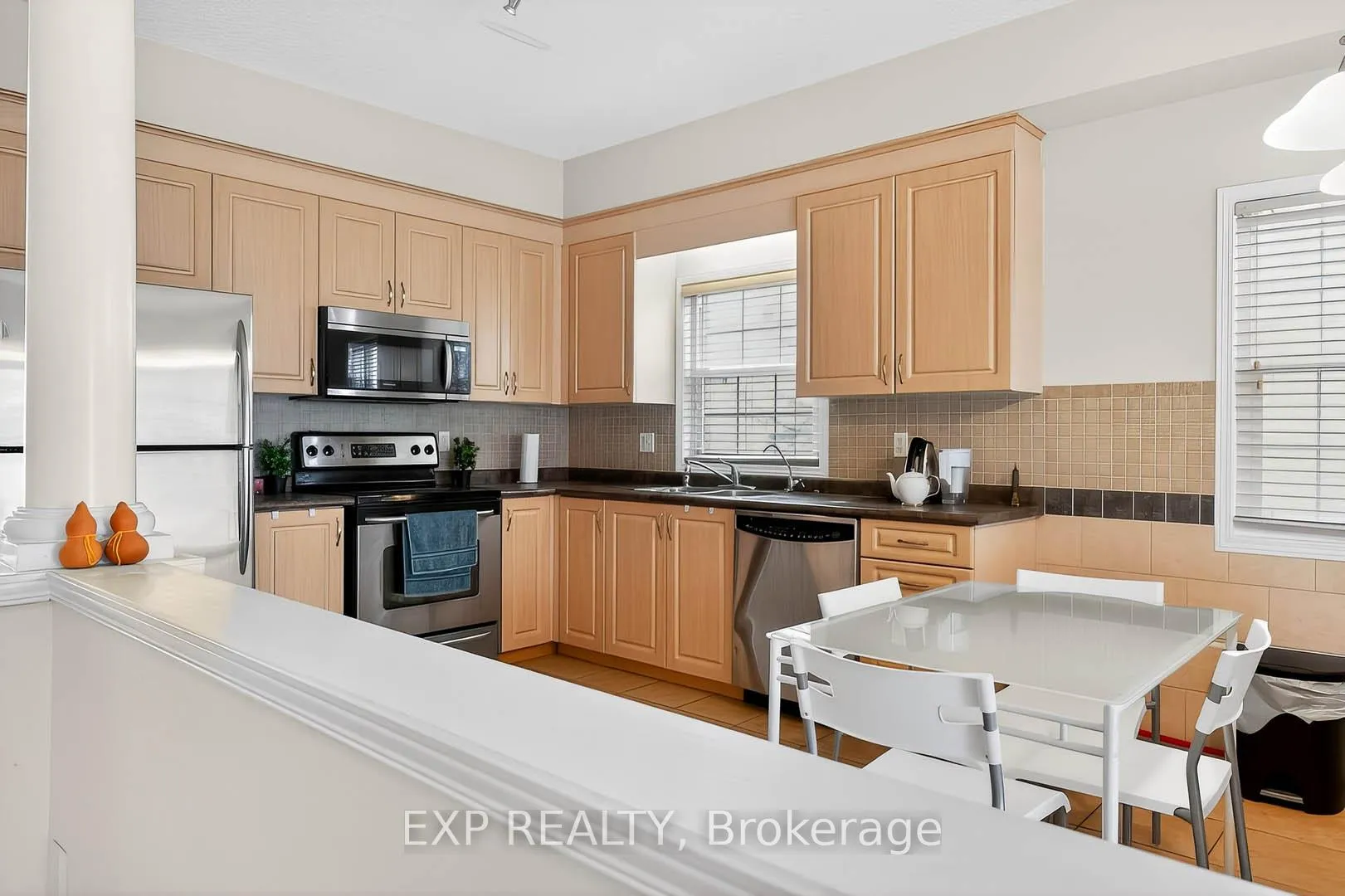 Photo 5 of 600 Winterberry Avenue, Waterloo — HOMEH