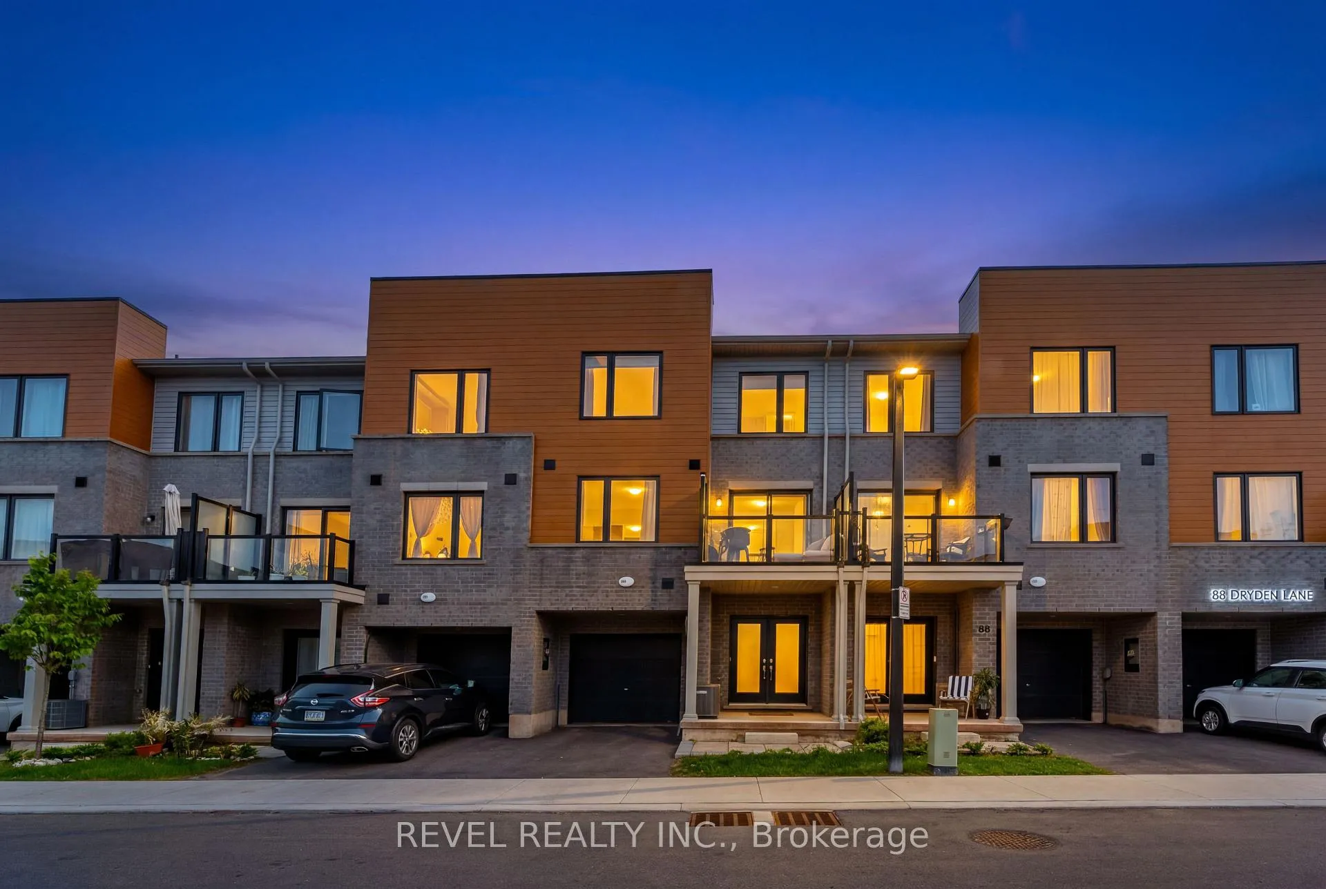 Photo 2 of 92 Dryden Lane, Hamilton, McQuesten — HOMEH