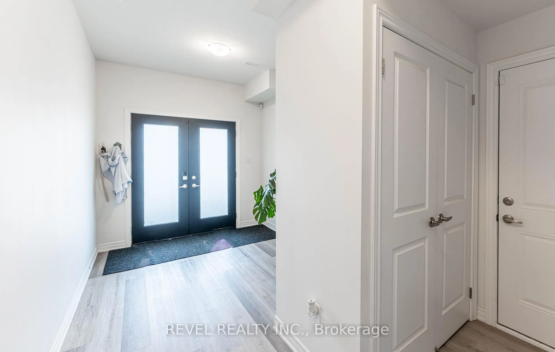 Photo 3 of 92 Dryden Lane, Hamilton, McQuesten — HOMEH