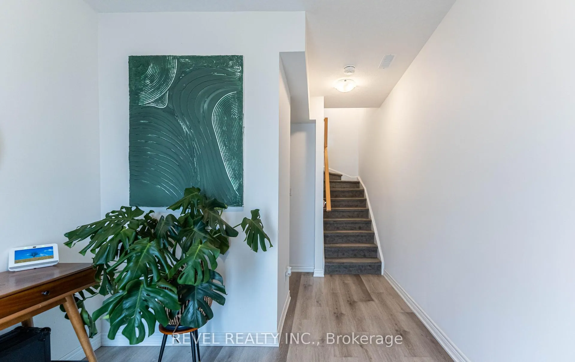 Photo 4 of 92 Dryden Lane, Hamilton, McQuesten — HOMEH