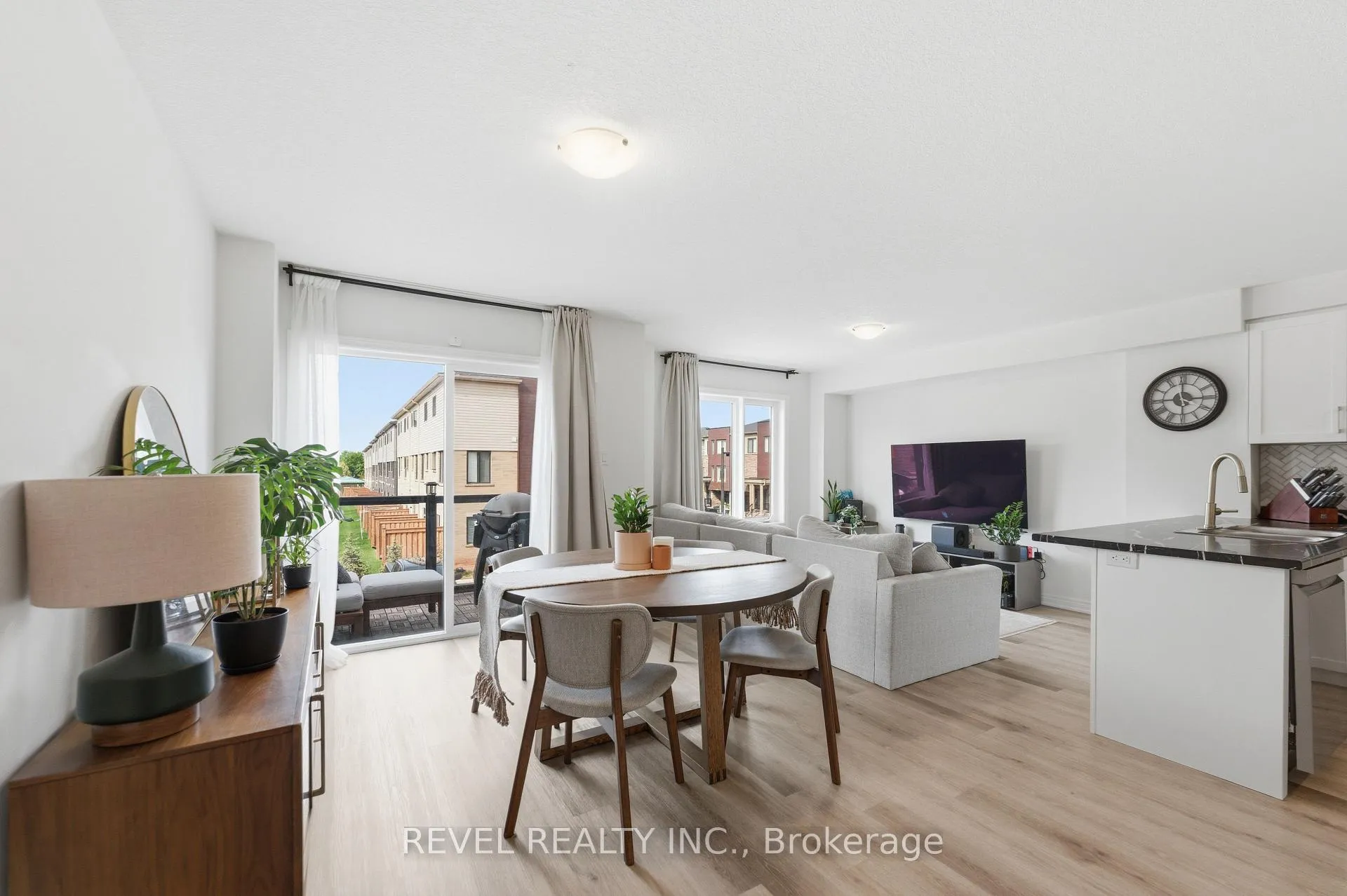 Photo 5 of 92 Dryden Lane, Hamilton, McQuesten — HOMEH