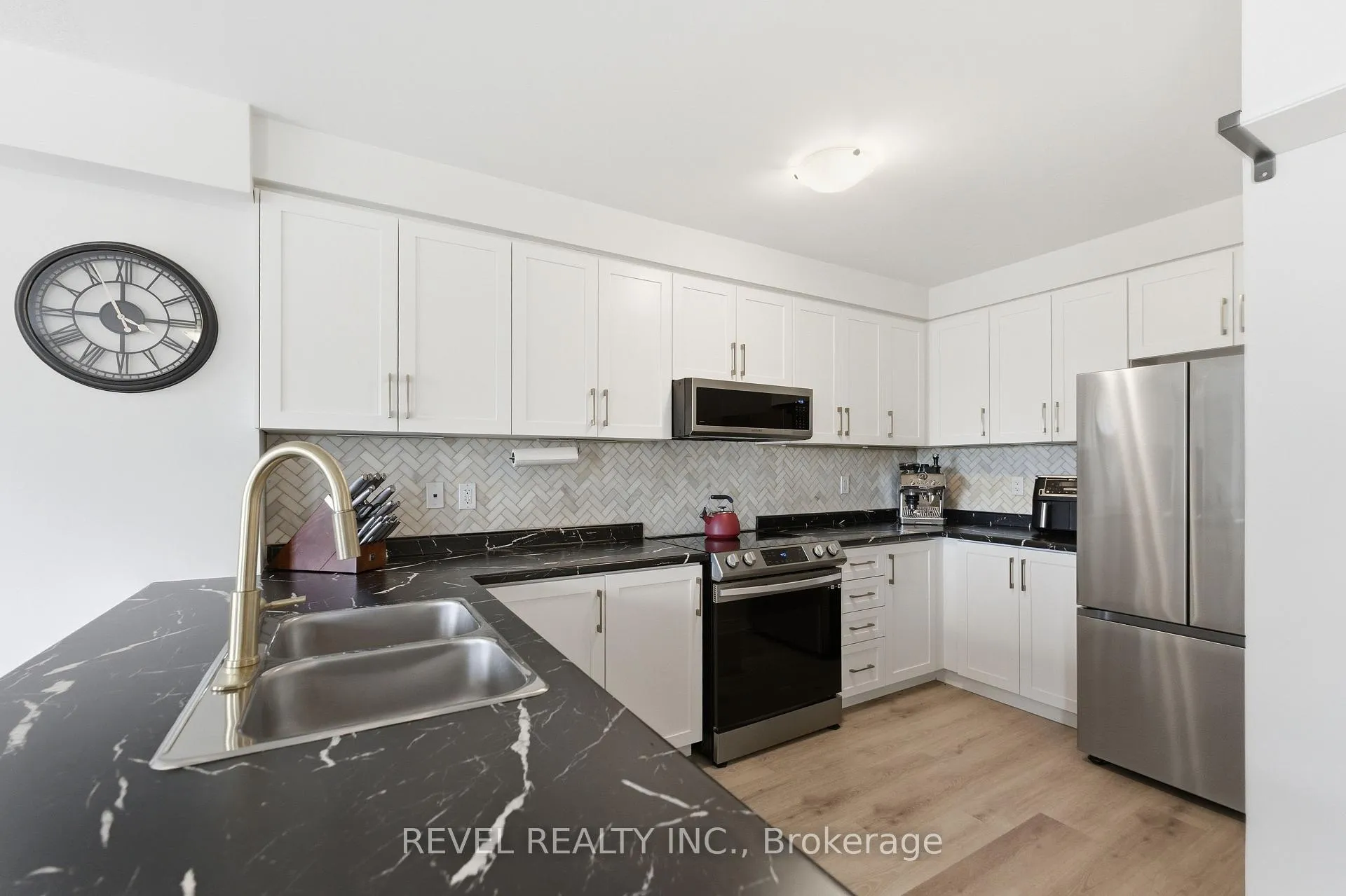 Photo 8 of 92 Dryden Lane, Hamilton, McQuesten — HOMEH