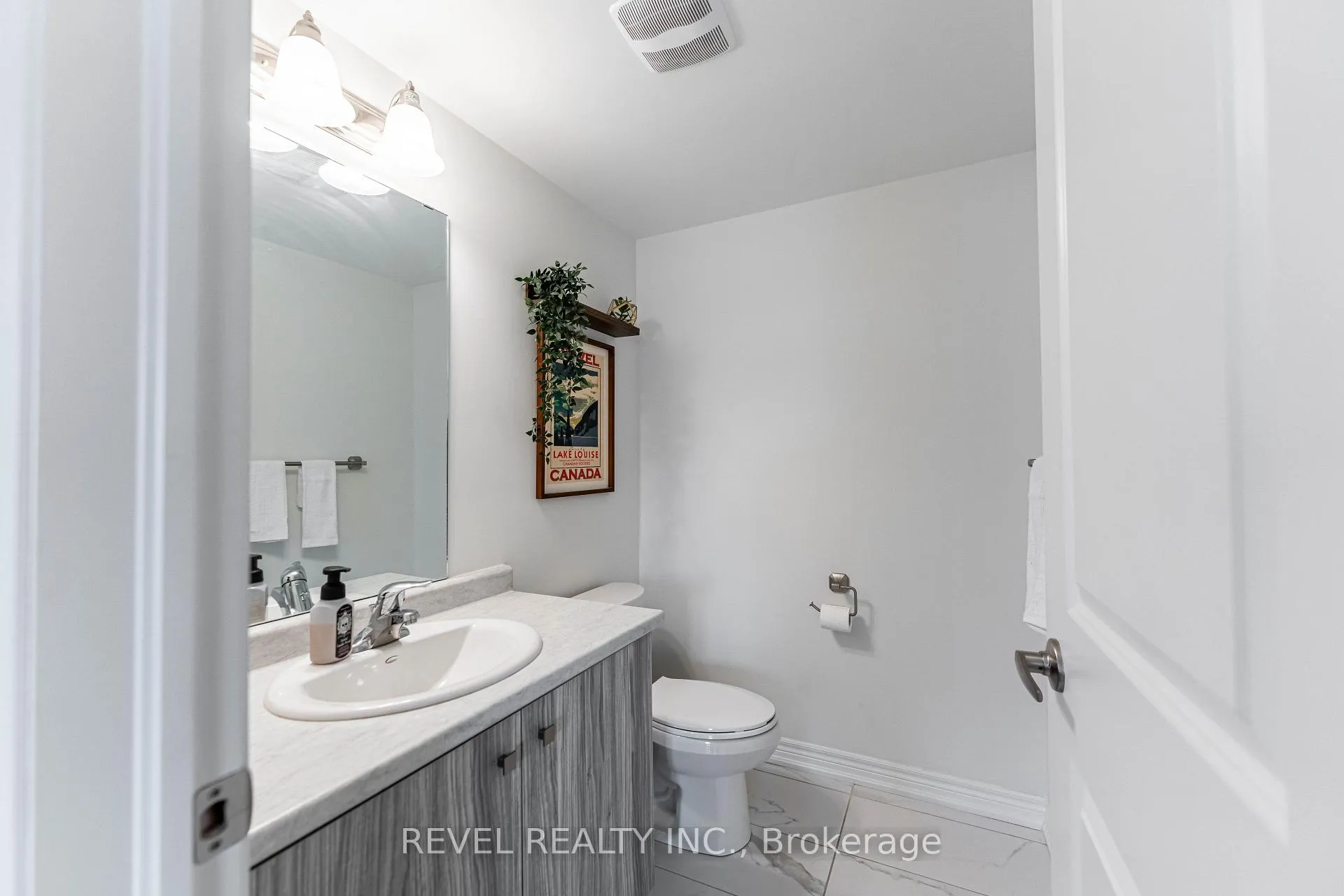 Photo 10 of 92 Dryden Lane, Hamilton, McQuesten — HOMEH
