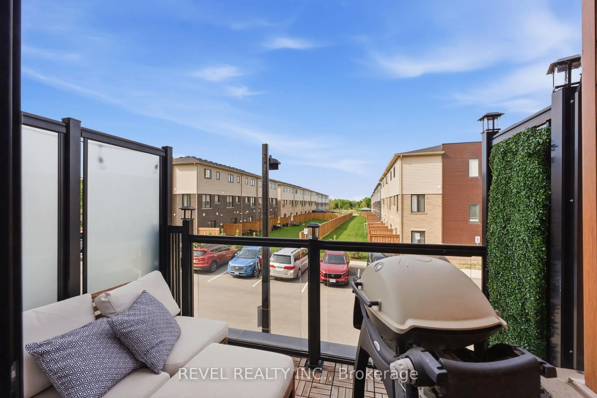 Photo 11 of 92 Dryden Lane, Hamilton, McQuesten — HOMEH