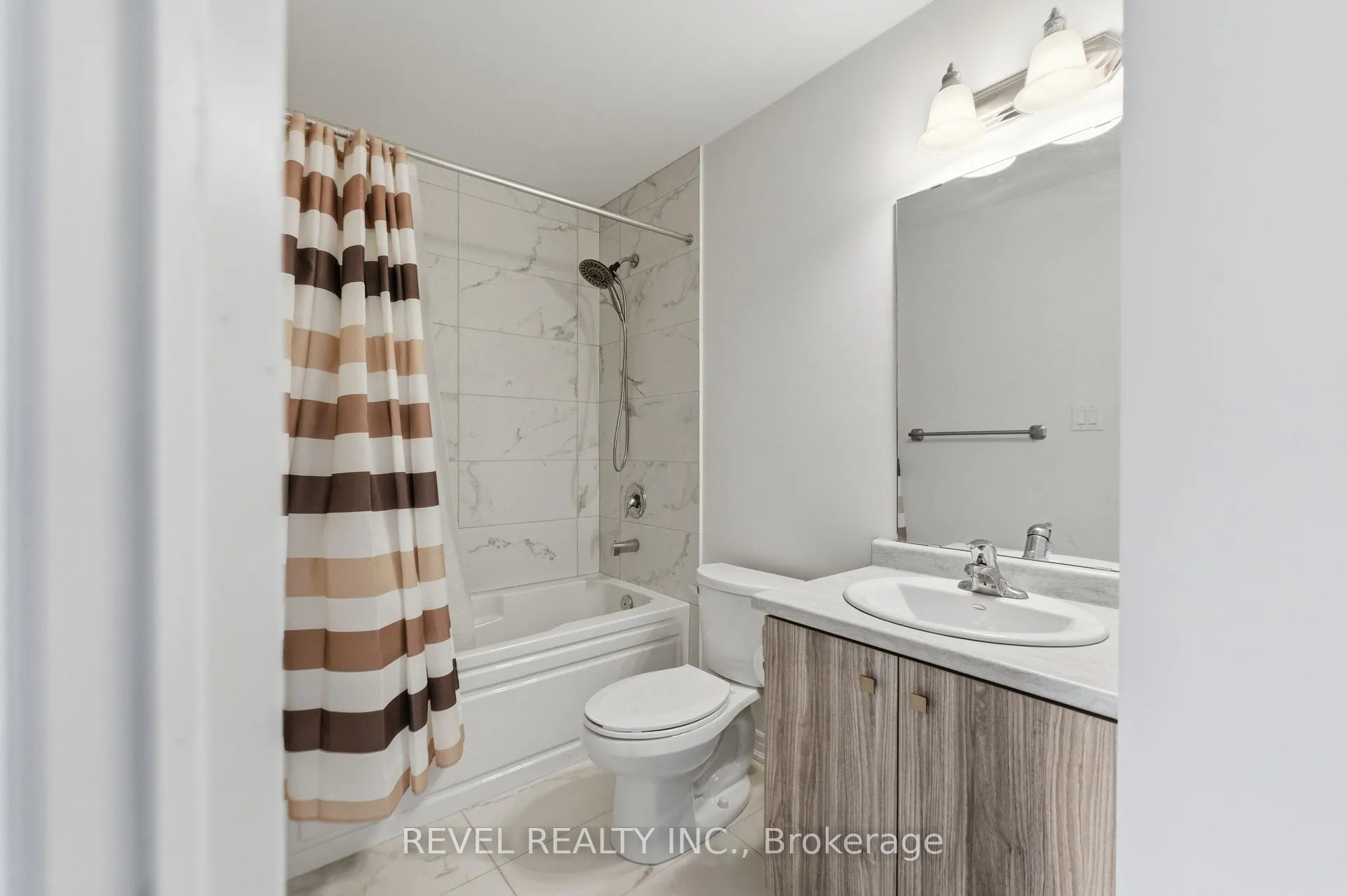 Photo 17 of 92 Dryden Lane, Hamilton, McQuesten — HOMEH