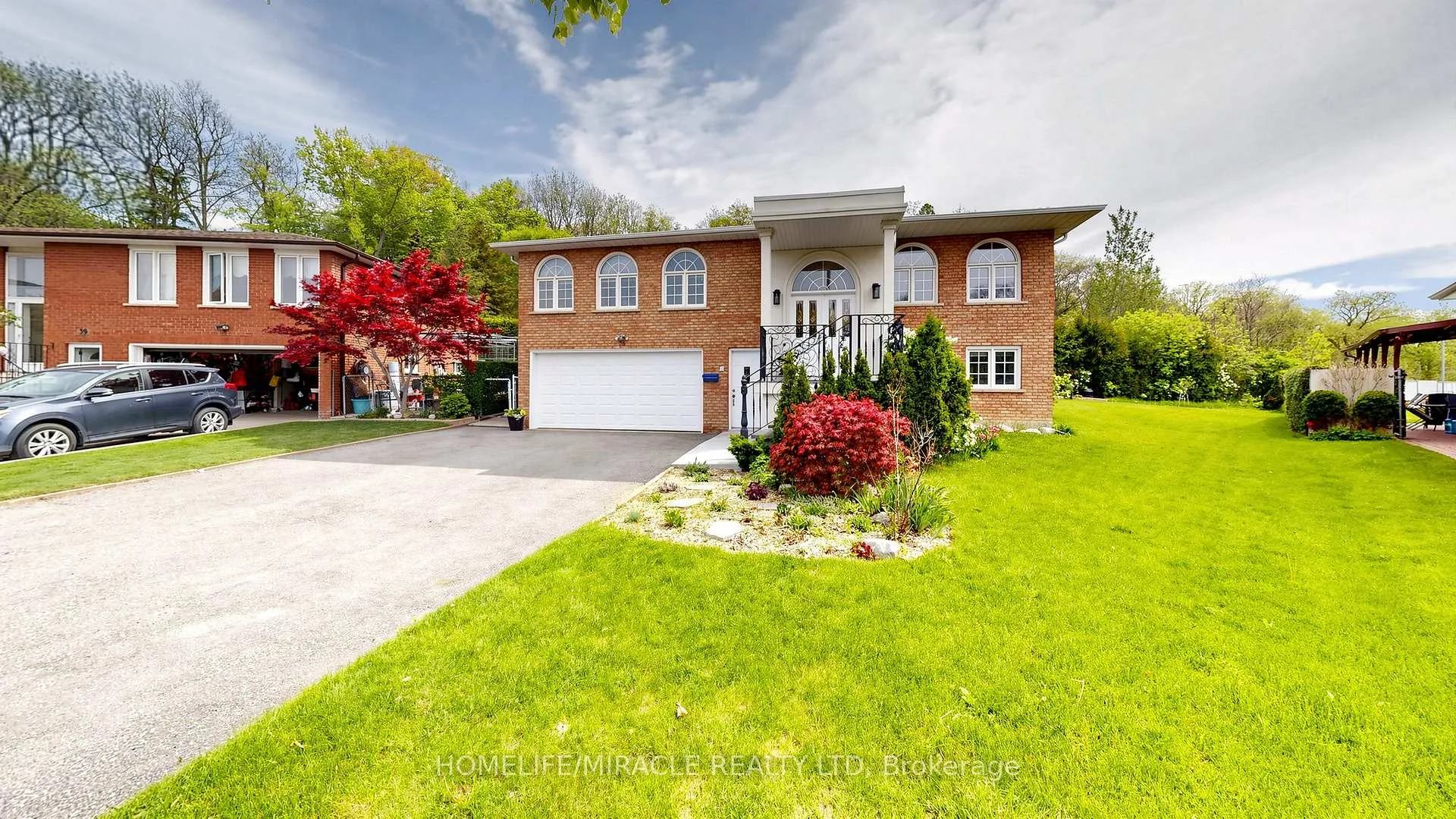Photo 2 of 35 Pioneer Lane, Vaughan, East Woodbridge — HOMEH