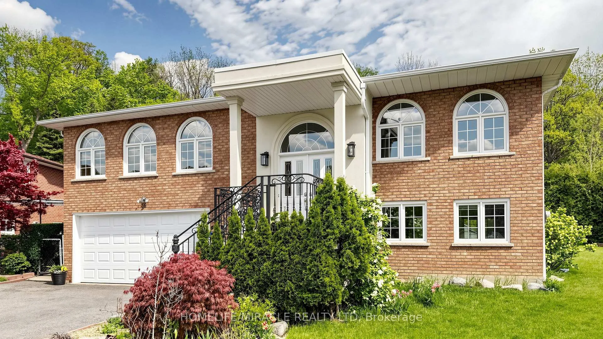 Photo 3 of 35 Pioneer Lane, Vaughan, East Woodbridge — HOMEH