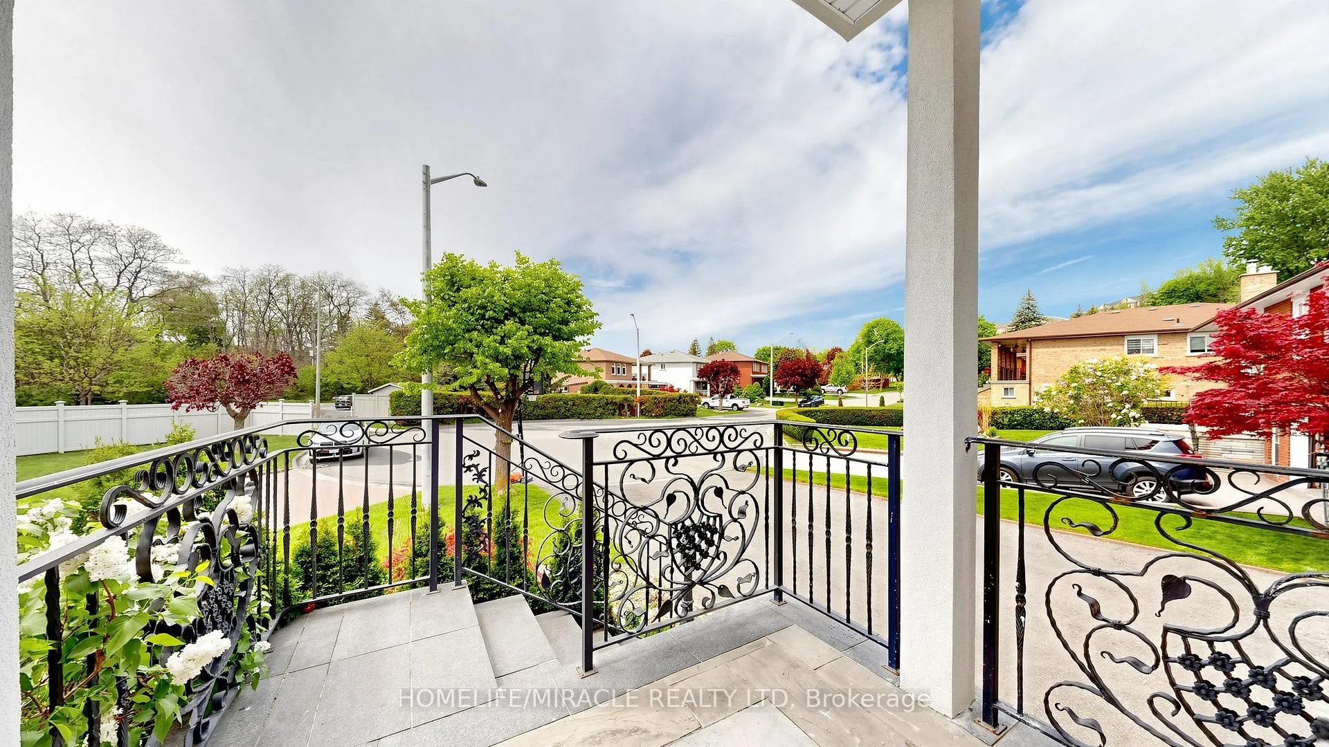 Photo 5 of 35 Pioneer Lane, Vaughan, East Woodbridge — HOMEH