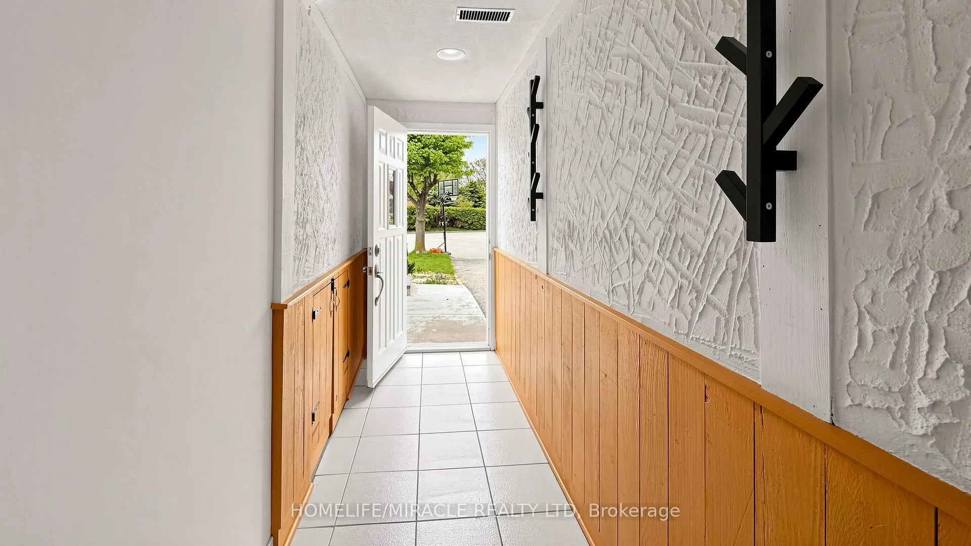 Photo 36 of 35 Pioneer Lane, Vaughan, East Woodbridge — HOMEH