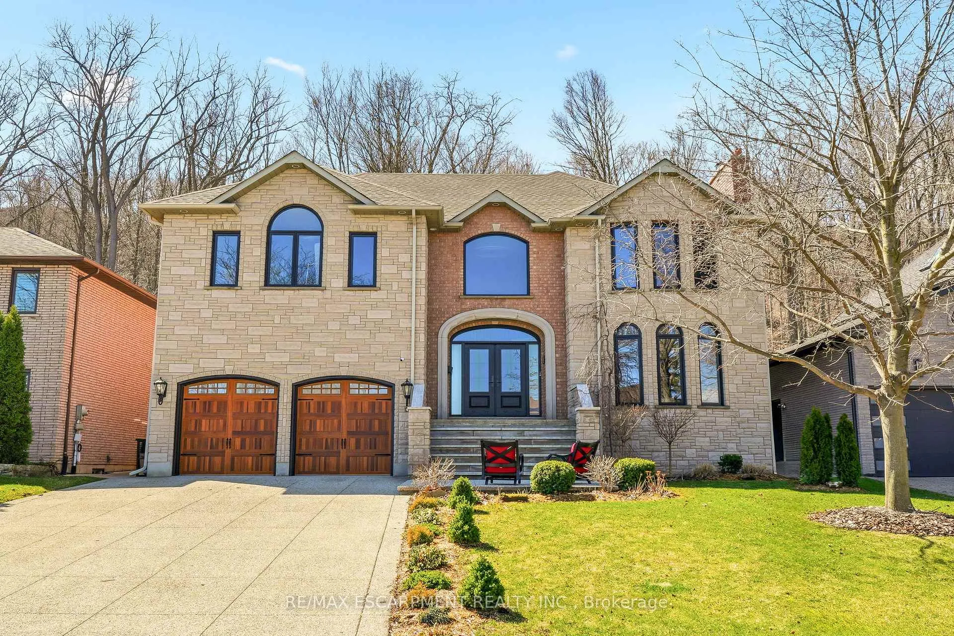 Photo 2 of 82 Maple Drive, Hamilton, Stoney Creek — HOMEH