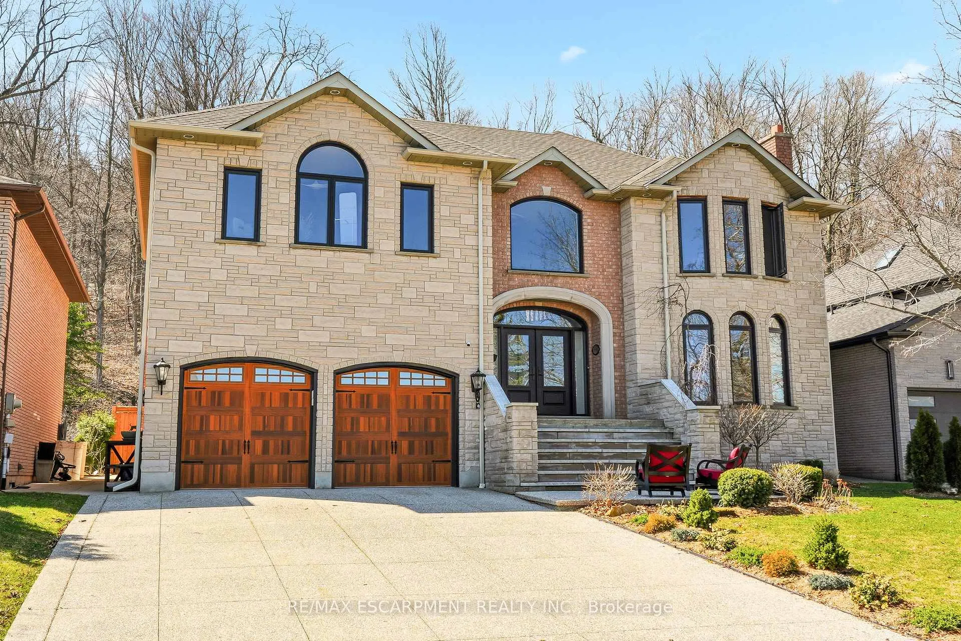 Photo 3 of 82 Maple Drive, Hamilton, Stoney Creek — HOMEH