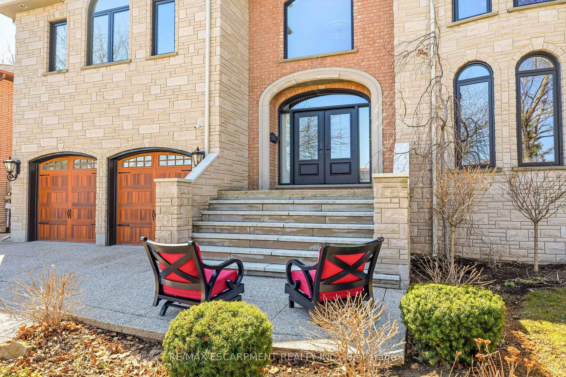 Photo 4 of 82 Maple Drive, Hamilton, Stoney Creek — HOMEH