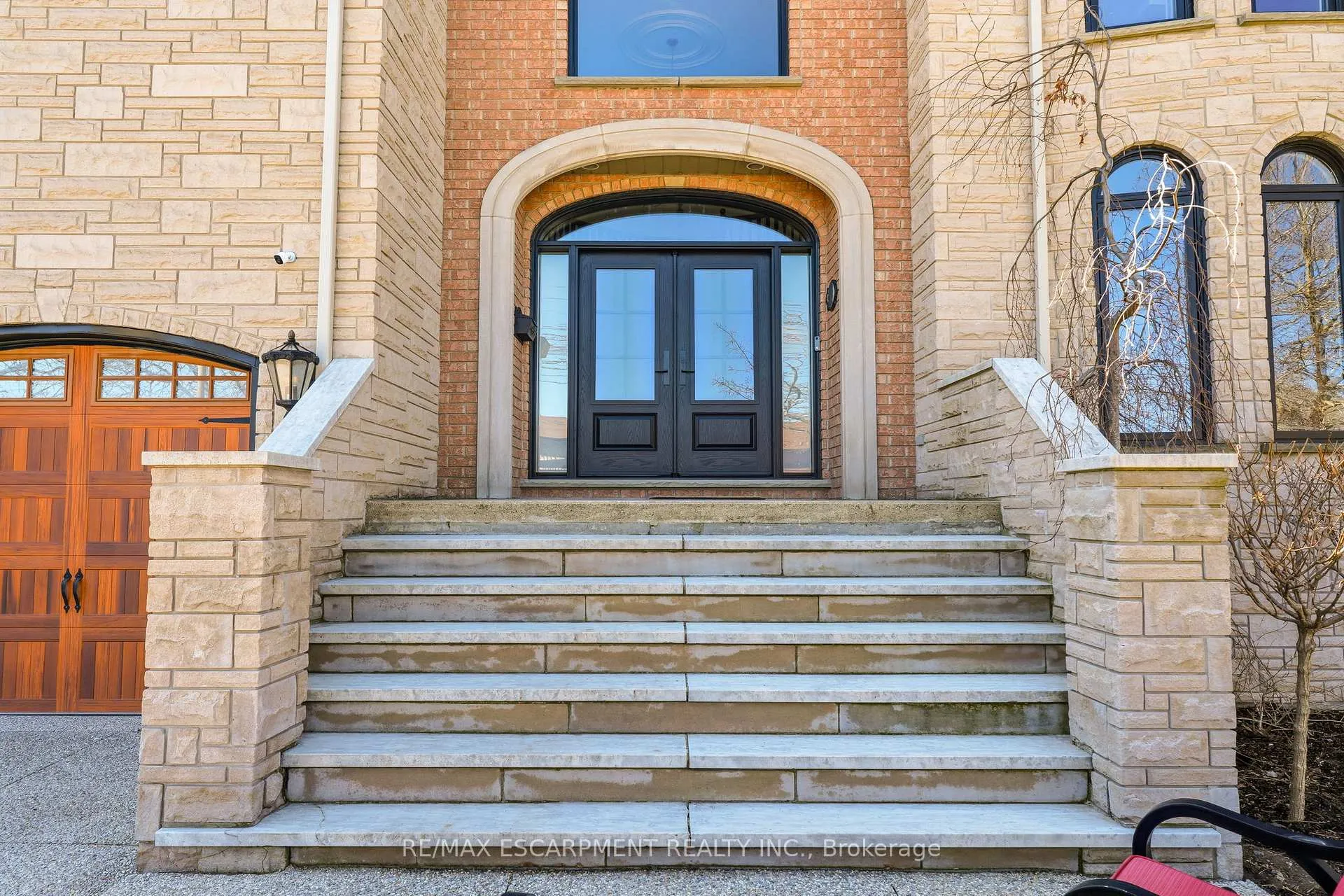 Photo 5 of 82 Maple Drive, Hamilton, Stoney Creek — HOMEH