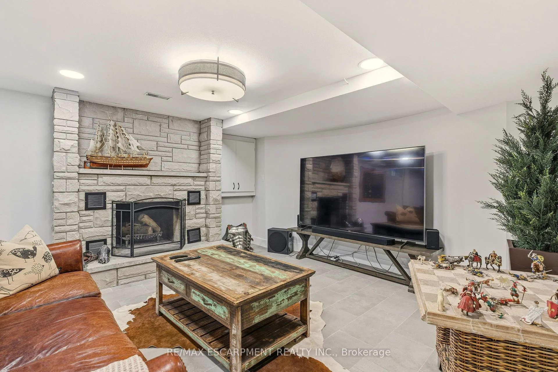 Photo 36 of 82 Maple Drive, Hamilton, Stoney Creek — HOMEH