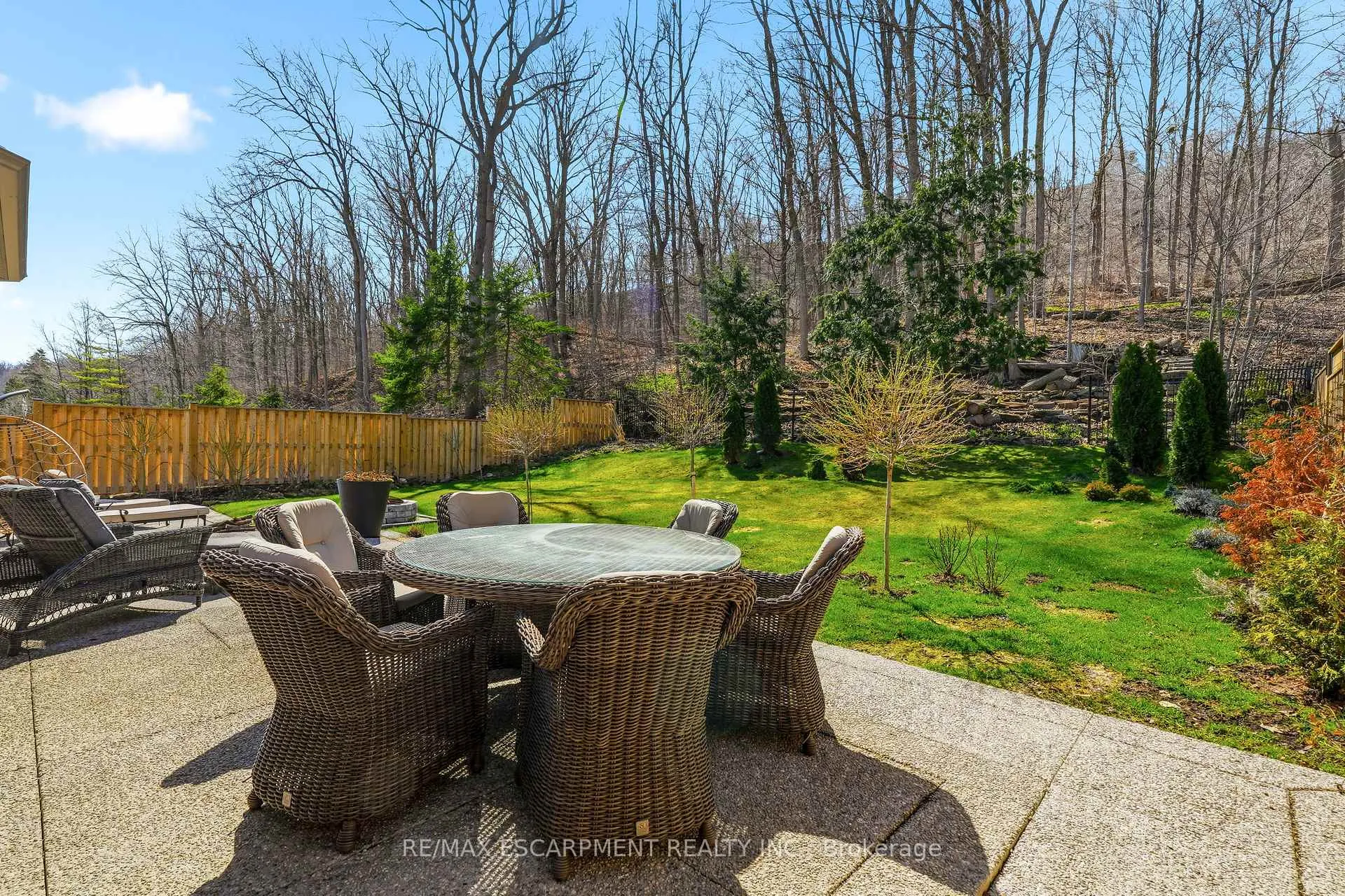 Photo 42 of 82 Maple Drive, Hamilton, Stoney Creek — HOMEH