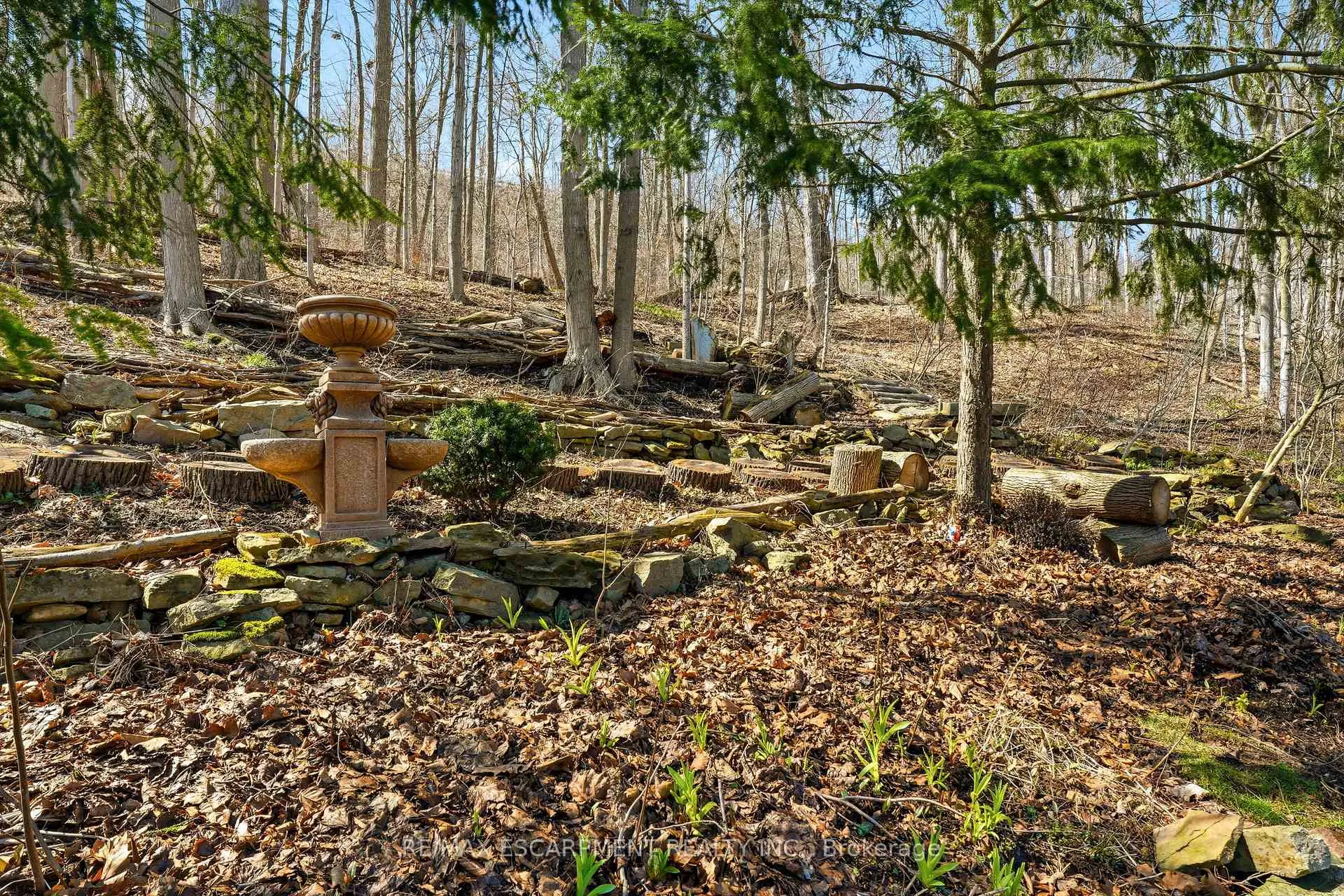 Photo 45 of 82 Maple Drive, Hamilton, Stoney Creek — HOMEH