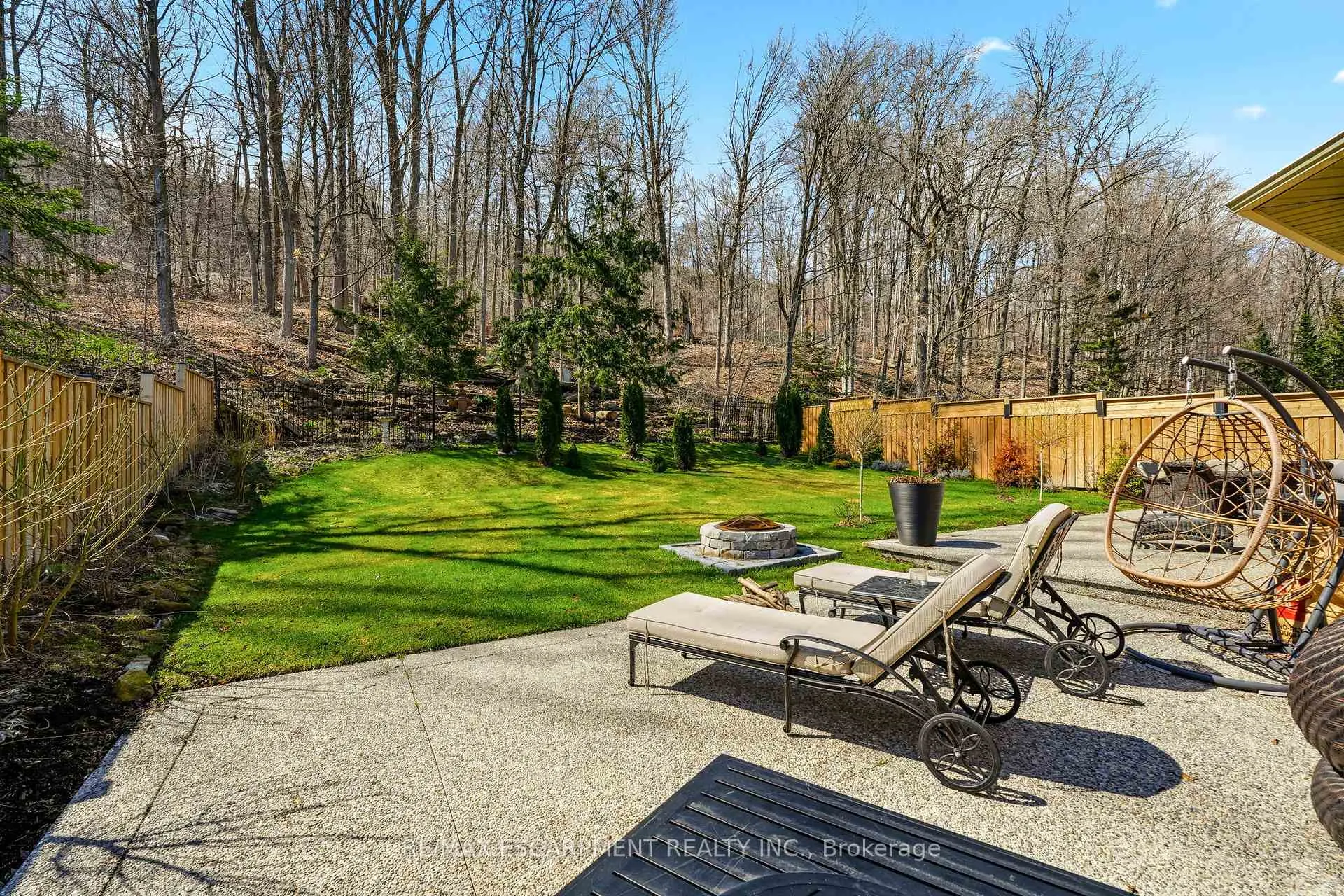 Photo 46 of 82 Maple Drive, Hamilton, Stoney Creek — HOMEH