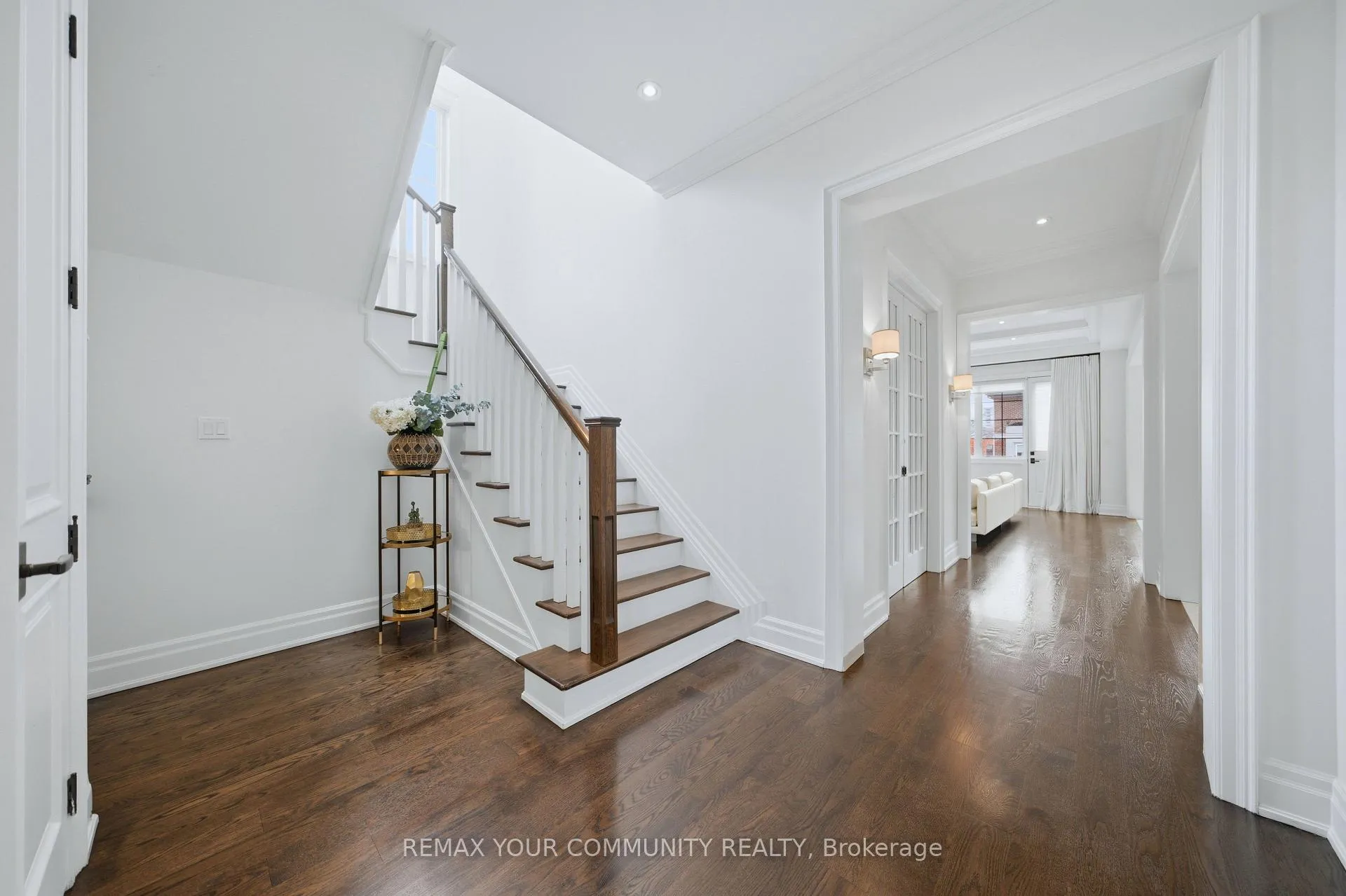 Photo 4 of 116 Frontenac Avenue, Toronto, Bedford Park-Nortown — HOMEH