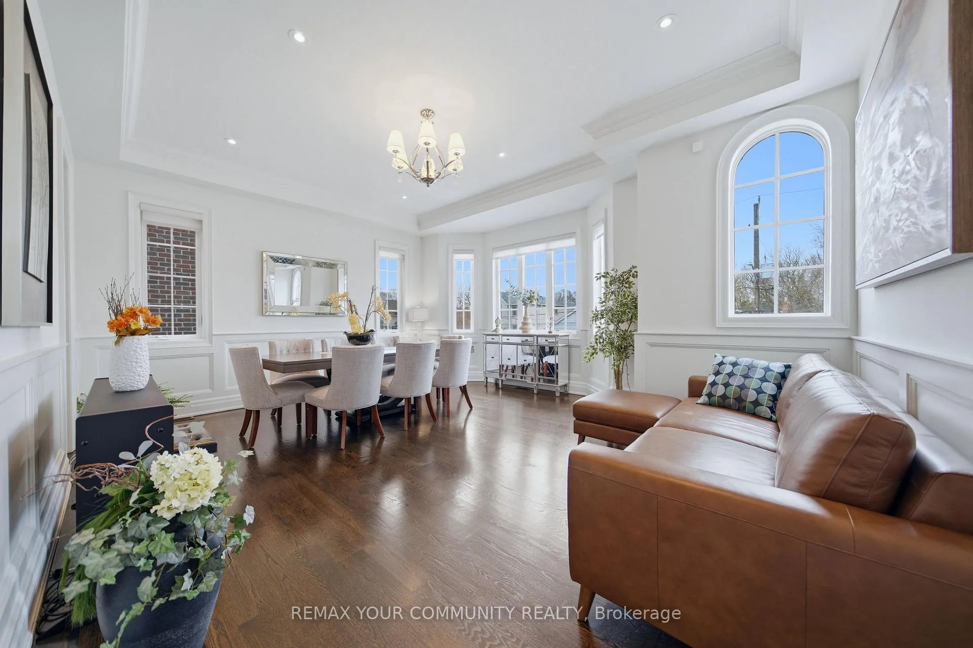 Photo 5 of 116 Frontenac Avenue, Toronto, Bedford Park-Nortown — HOMEH