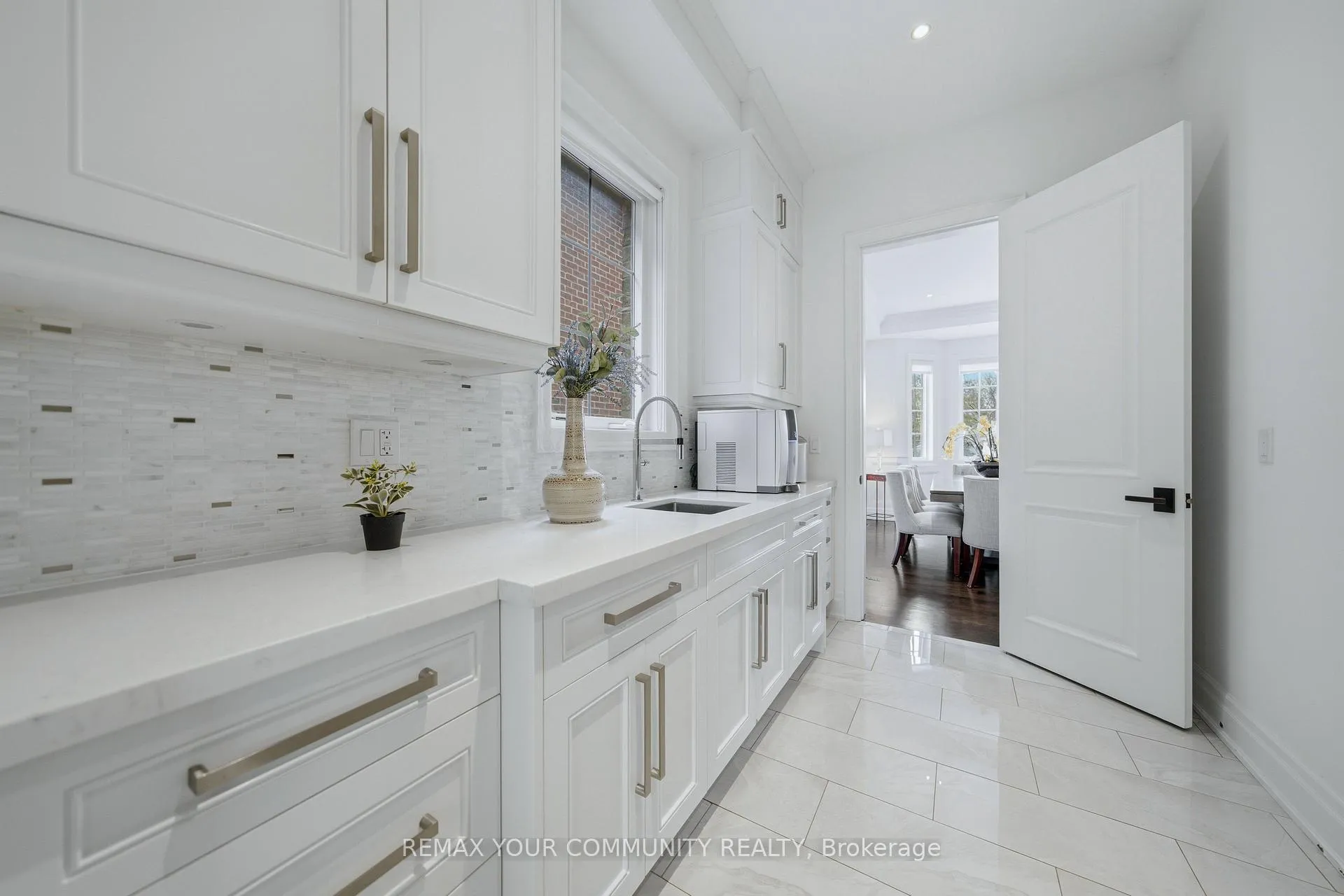 Photo 12 of 116 Frontenac Avenue, Toronto, Bedford Park-Nortown — HOMEH