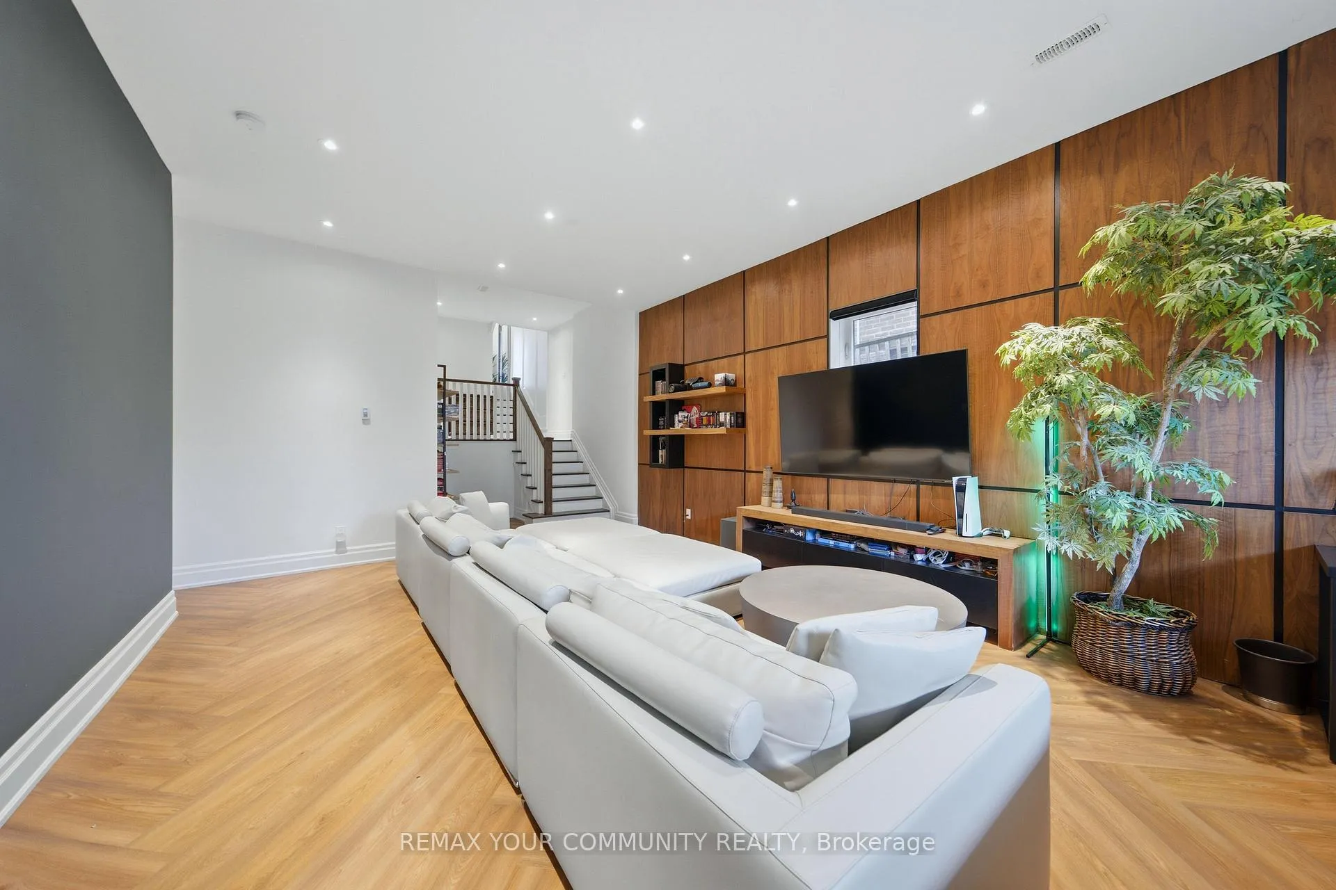 Photo 41 of 116 Frontenac Avenue, Toronto, Bedford Park-Nortown — HOMEH