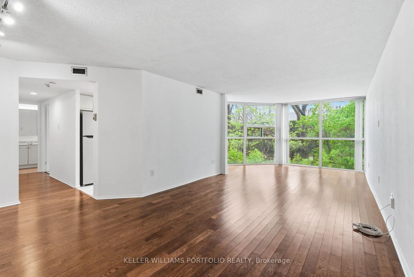 Photo 4 of Unit 107, 701 King Street W, Toronto, Niagara — HOMEH