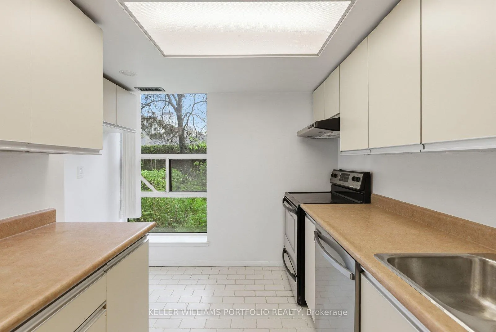 Photo 12 of Unit 107, 701 King Street W, Toronto, Niagara — HOMEH