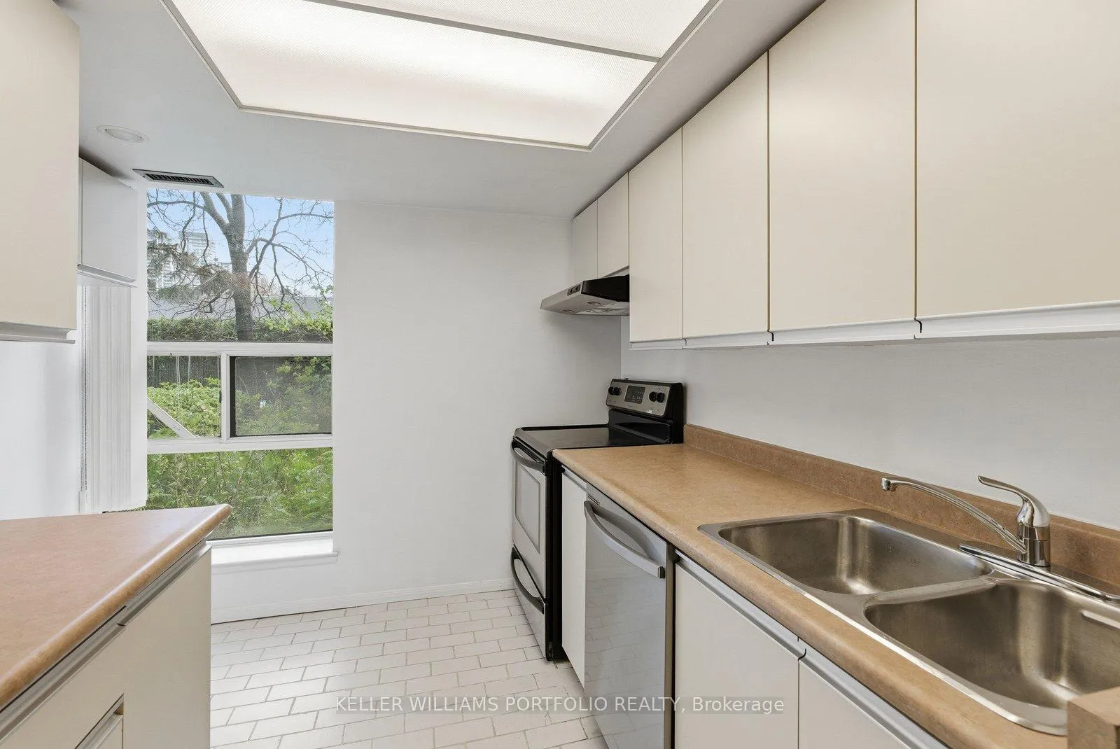 Photo 13 of Unit 107, 701 King Street W, Toronto, Niagara — HOMEH