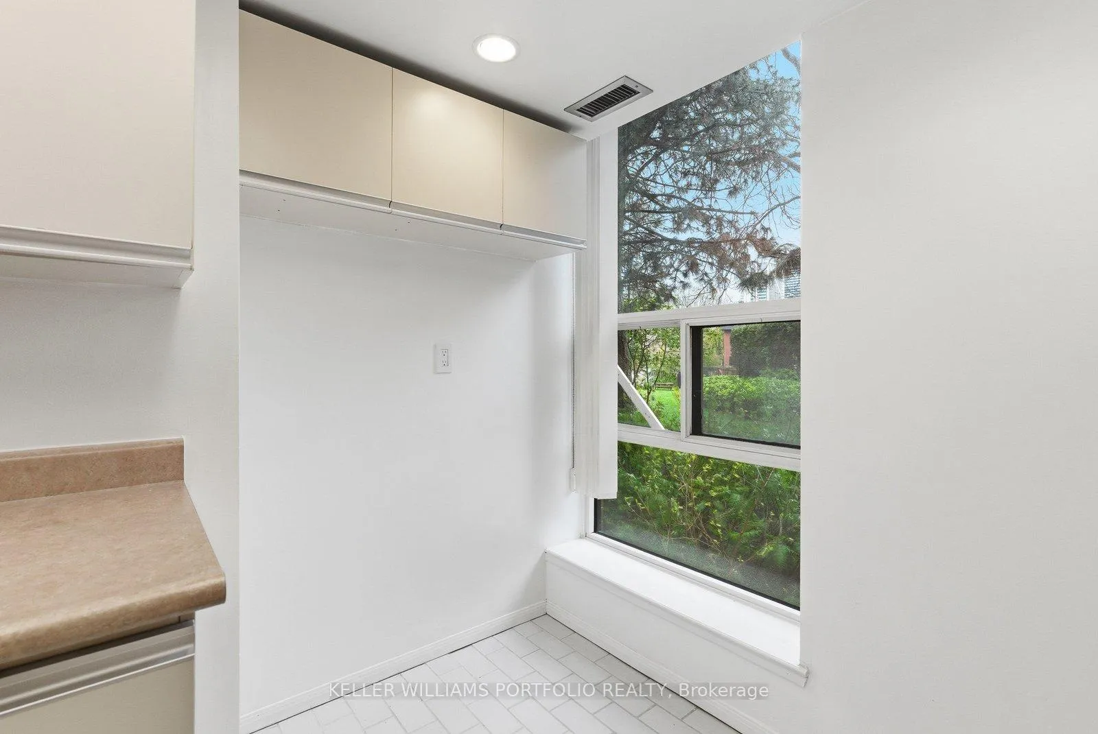 Photo 14 of Unit 107, 701 King Street W, Toronto, Niagara — HOMEH