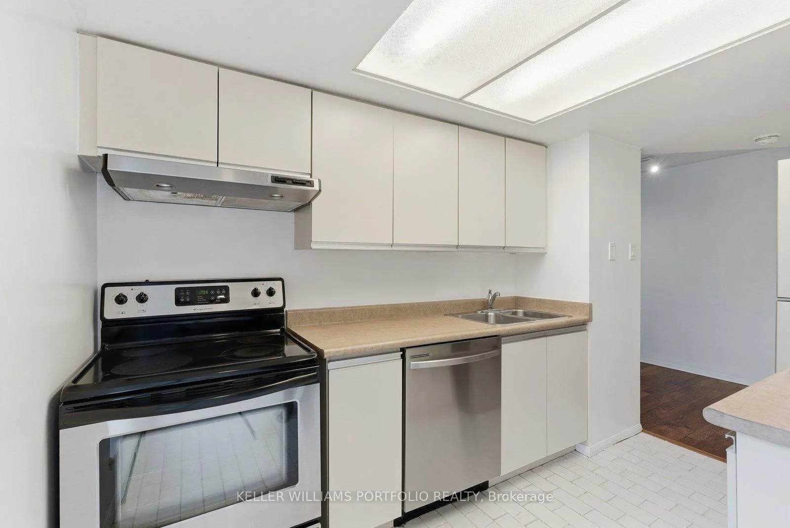 Photo 15 of Unit 107, 701 King Street W, Toronto, Niagara — HOMEH