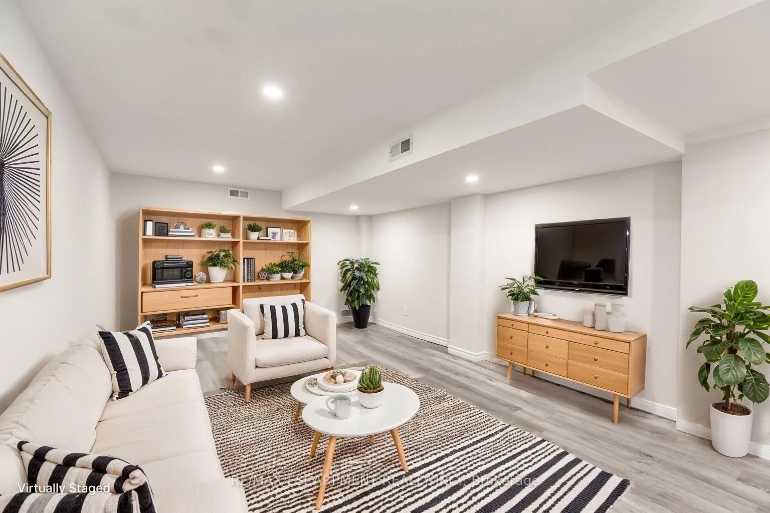Photo 1 of Unit 2, 927 Teal Drive, Burlington, LaSalle — HOMEH
