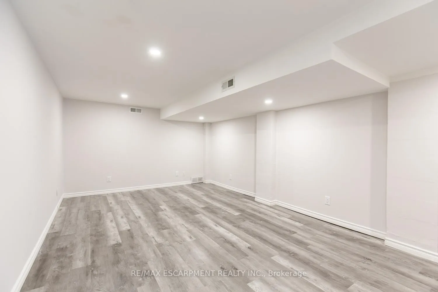 Photo 2 of Unit 2, 927 Teal Drive, Burlington, LaSalle — HOMEH