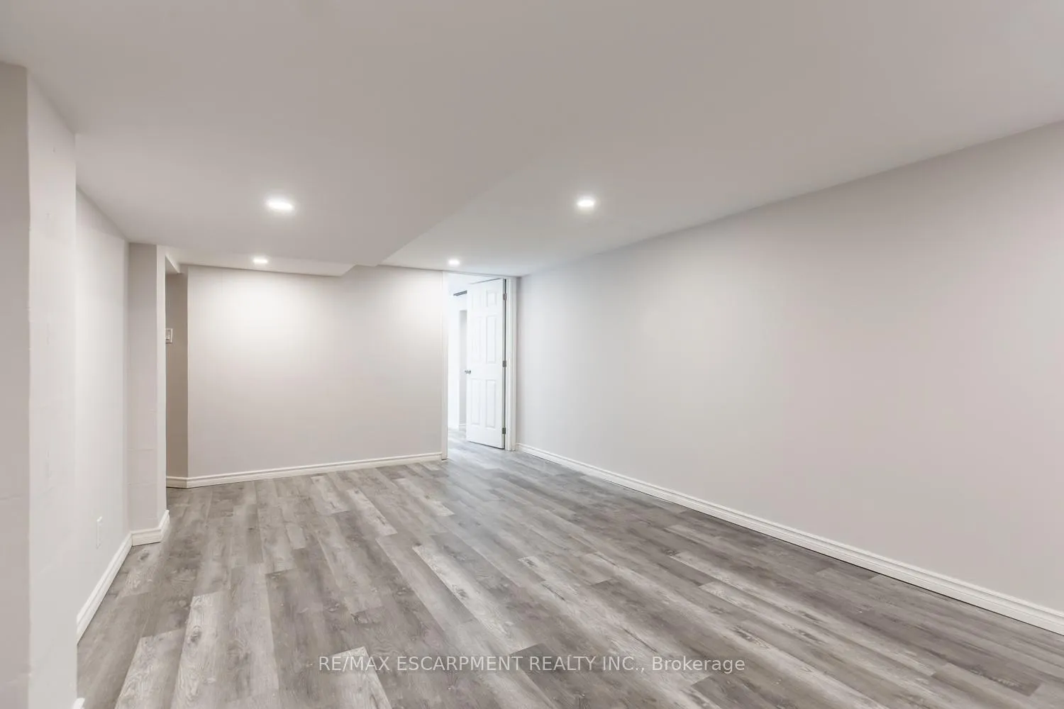 Photo 4 of Unit 2, 927 Teal Drive, Burlington, LaSalle — HOMEH