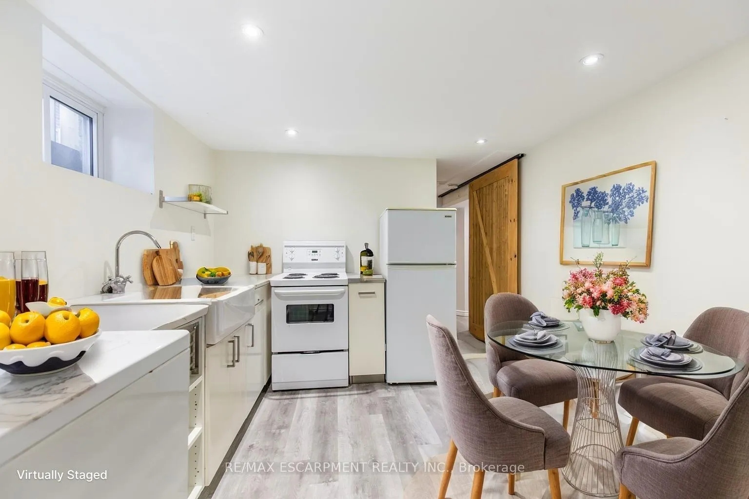 Photo 5 of Unit 2, 927 Teal Drive, Burlington, LaSalle — HOMEH