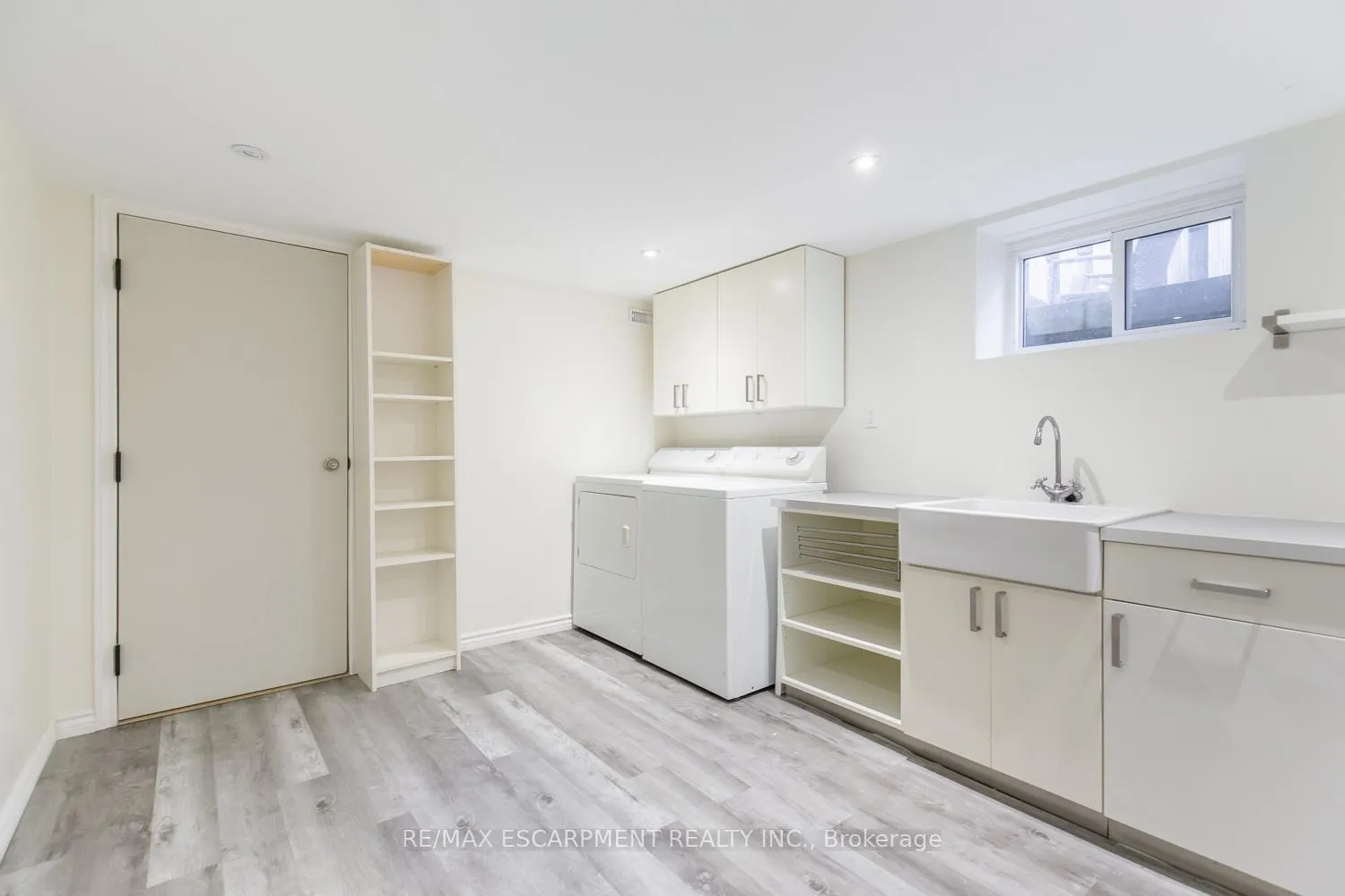 Photo 6 of Unit 2, 927 Teal Drive, Burlington, LaSalle — HOMEH