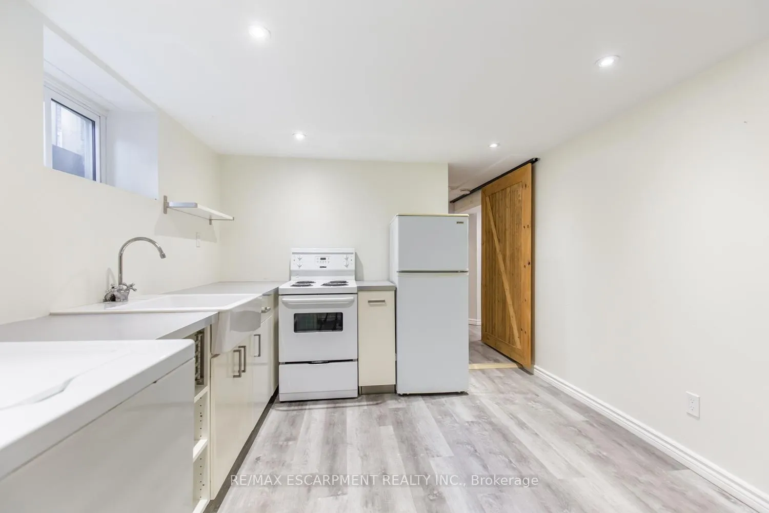 Photo 7 of Unit 2, 927 Teal Drive, Burlington, LaSalle — HOMEH