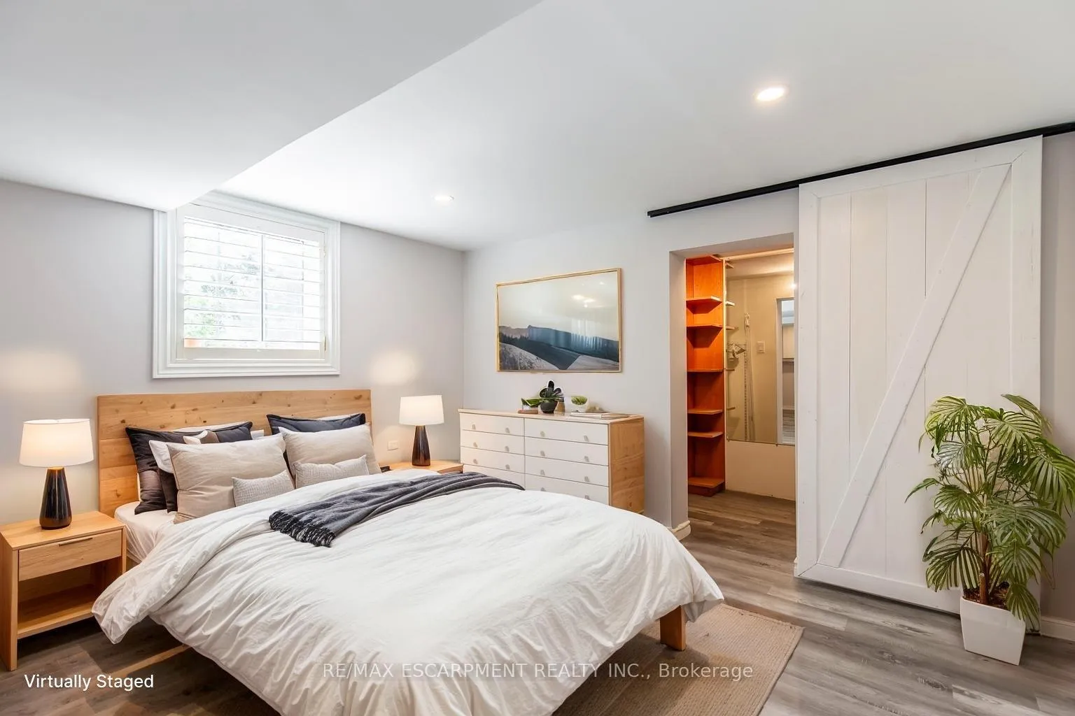 Photo 9 of Unit 2, 927 Teal Drive, Burlington, LaSalle — HOMEH