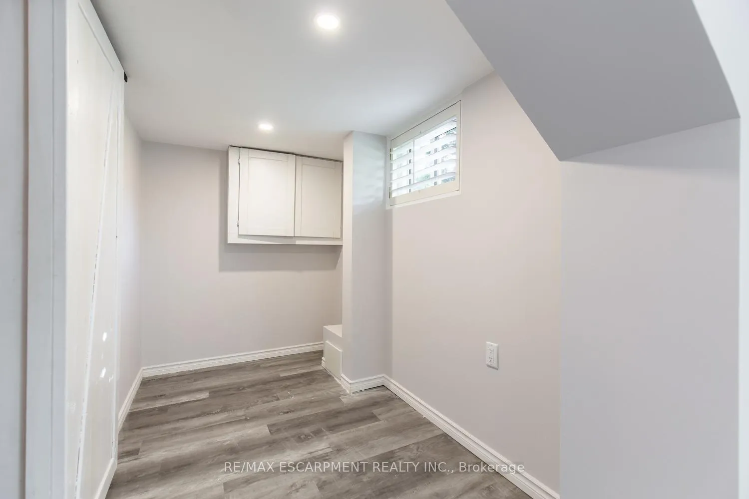 Photo 12 of Unit 2, 927 Teal Drive, Burlington, LaSalle — HOMEH