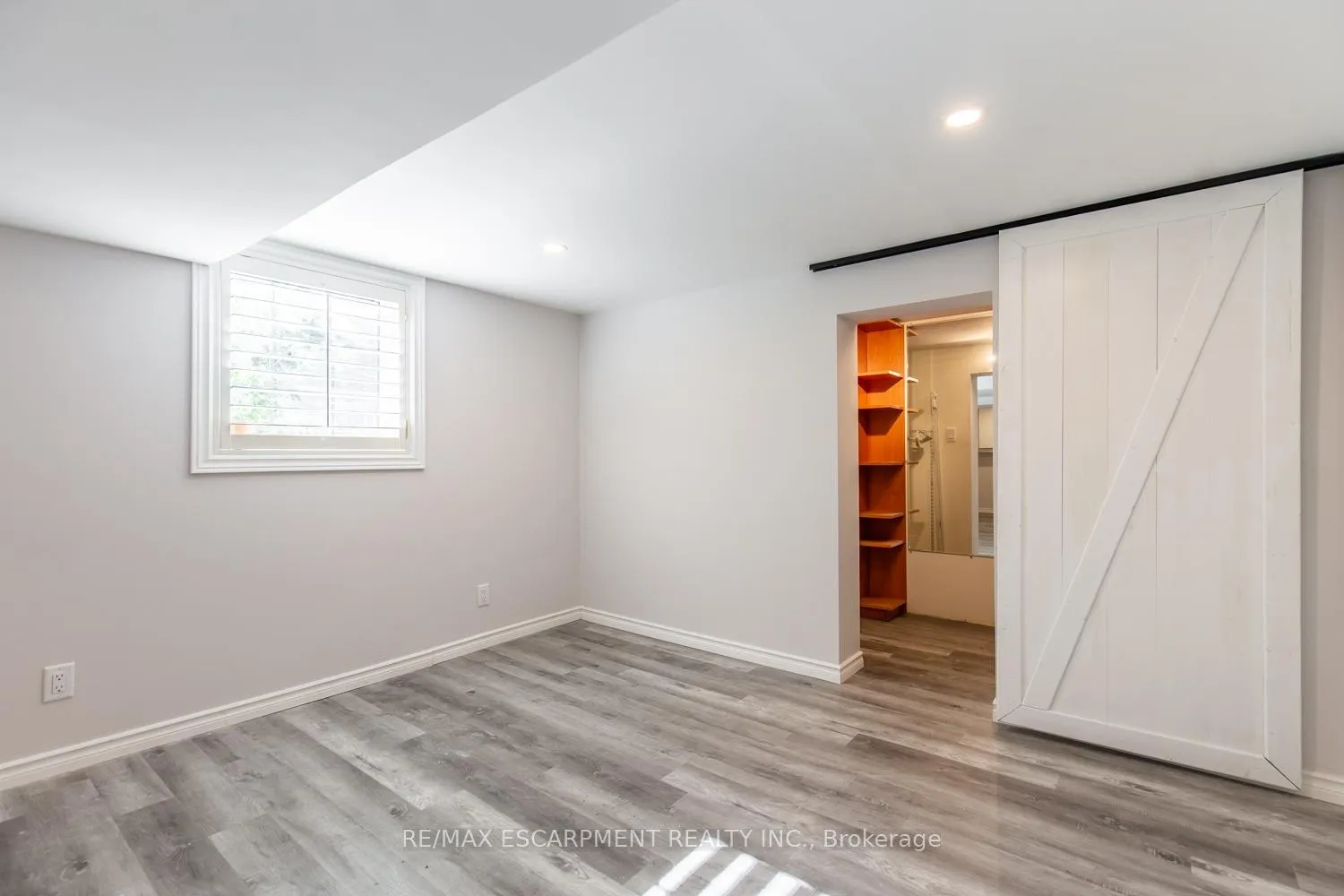 Photo 13 of Unit 2, 927 Teal Drive, Burlington, LaSalle — HOMEH