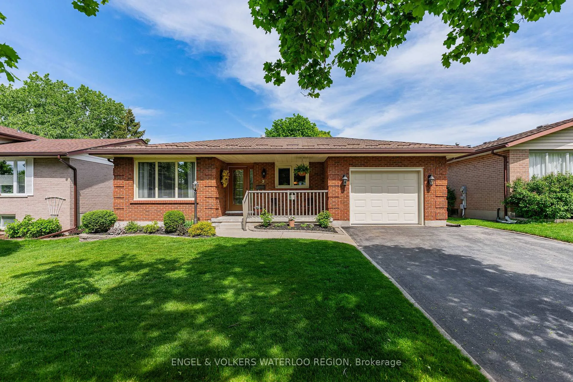 Photo 2 of 35 Countryside Crescent, Waterloo — HOMEH