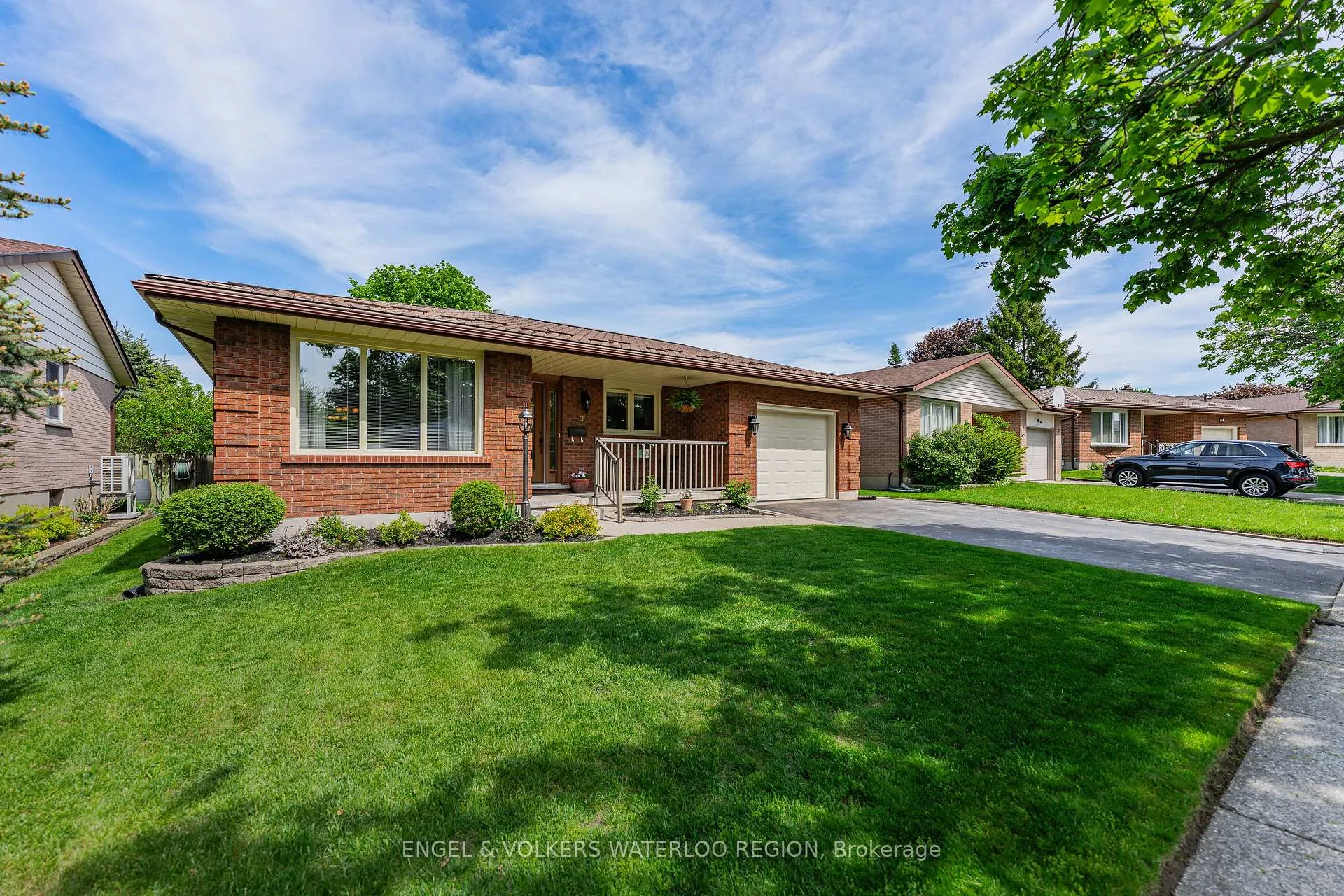 Photo 3 of 35 Countryside Crescent, Waterloo — HOMEH