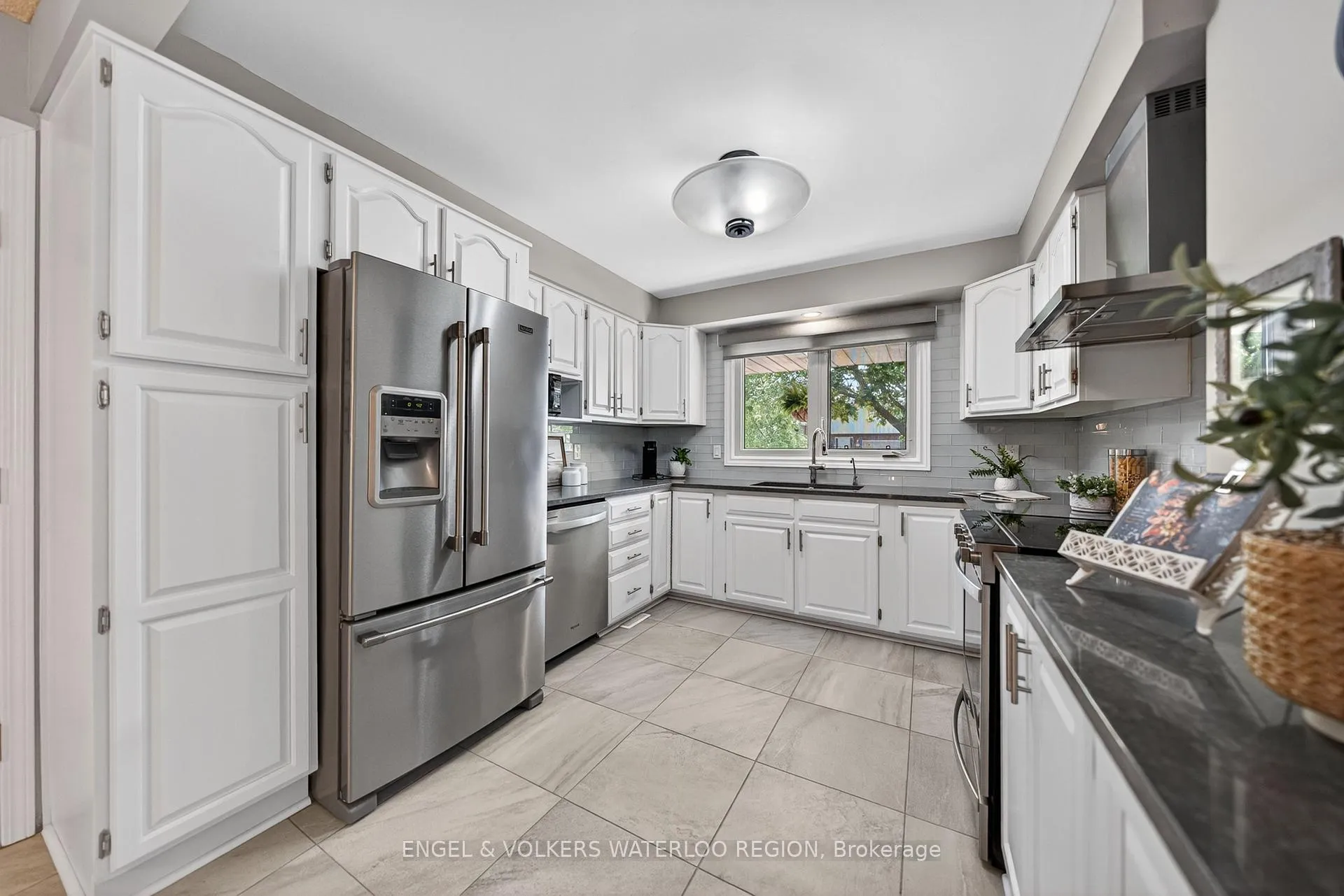 Photo 12 of 35 Countryside Crescent, Waterloo — HOMEH