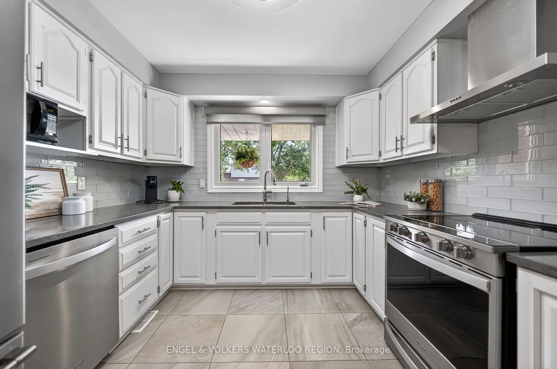 Photo 15 of 35 Countryside Crescent, Waterloo — HOMEH