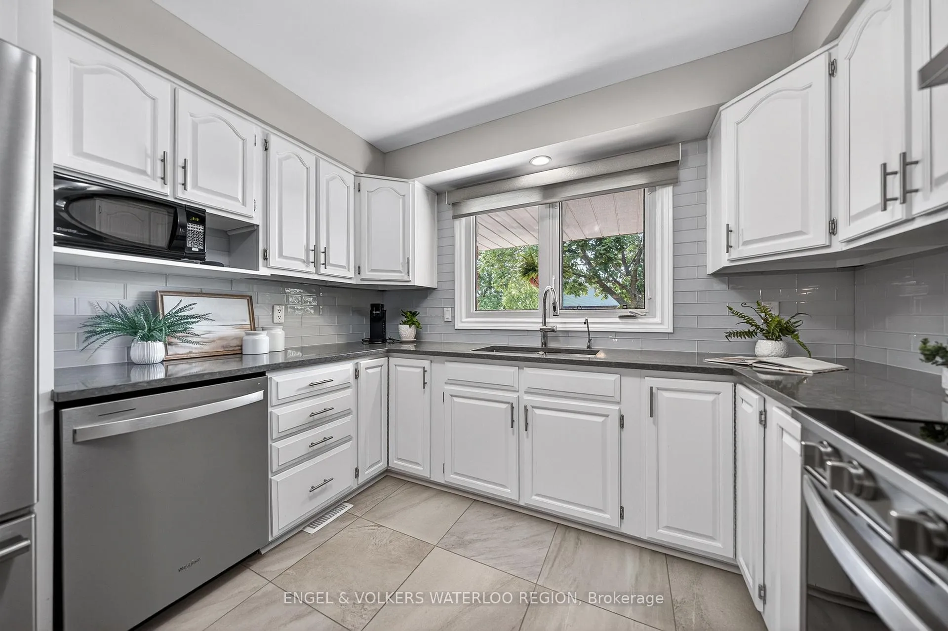 Photo 16 of 35 Countryside Crescent, Waterloo — HOMEH