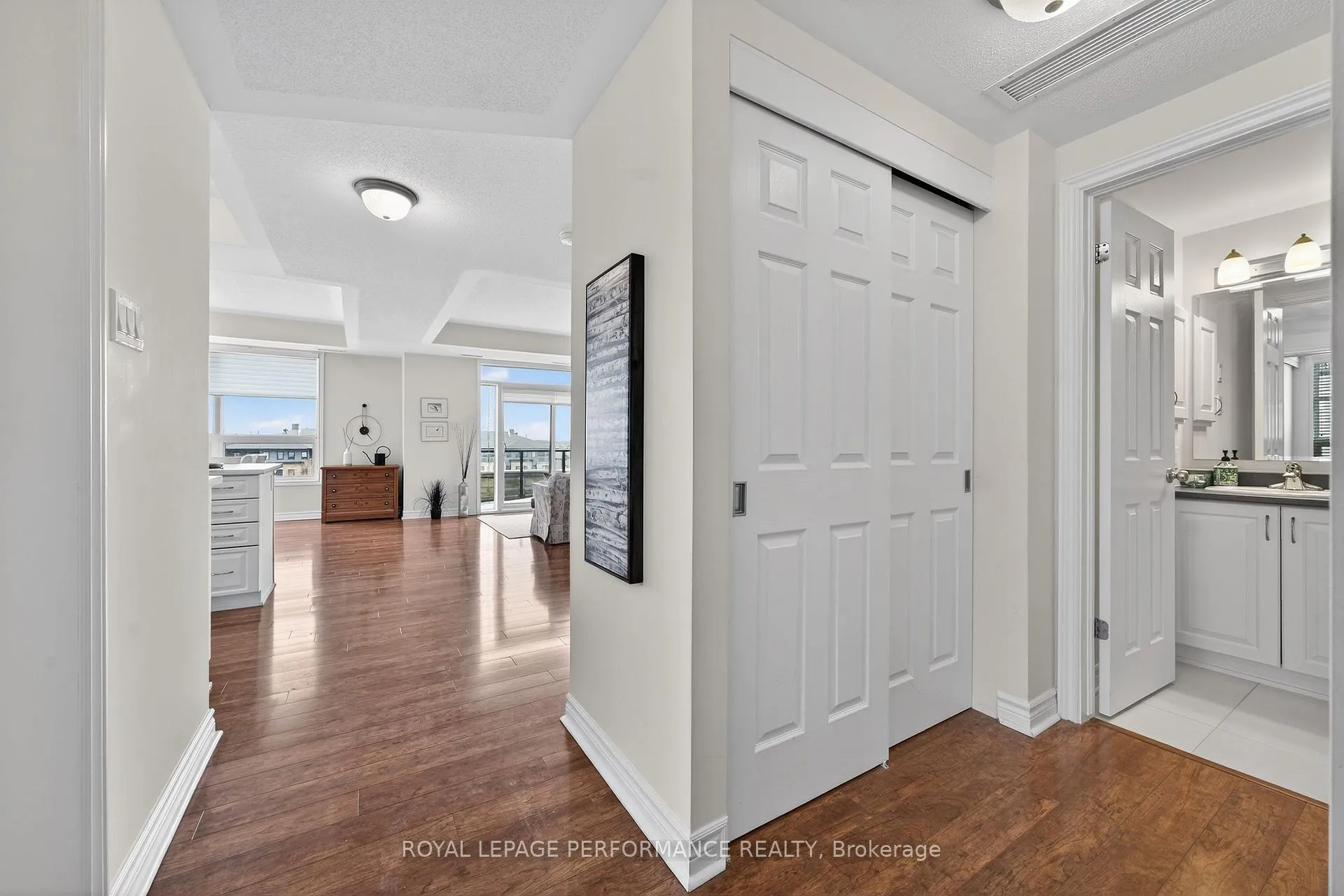 Photo 4 of Unit 305, 669 Sue Holloway Drive, Ottawa, Barrhaven - Strandherd — HOMEH