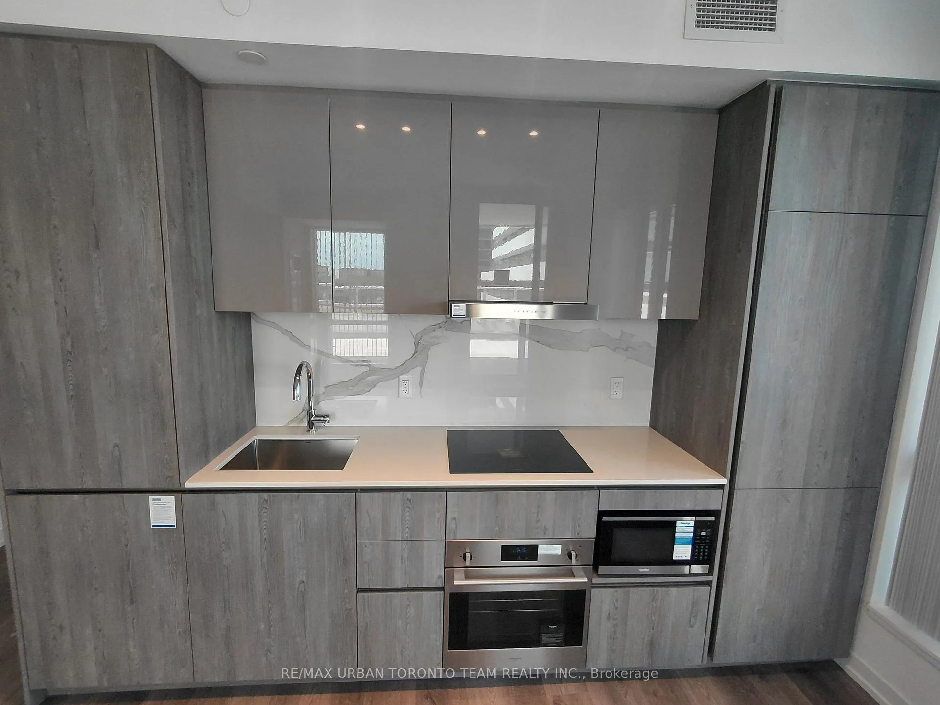 Photo 3 of Unit 512, 8 Interchange Way, Vaughan, Vaughan Corporate Centre — HOMEH