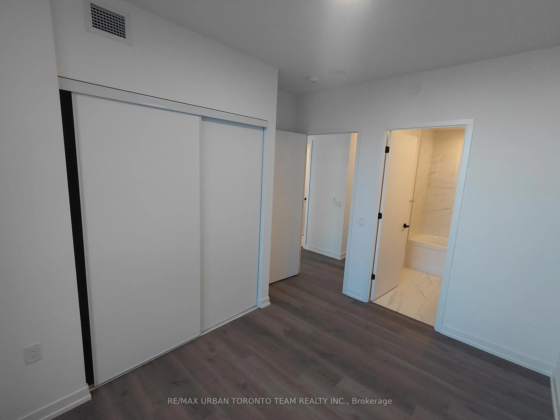 Photo 8 of Unit 512, 8 Interchange Way, Vaughan, Vaughan Corporate Centre — HOMEH