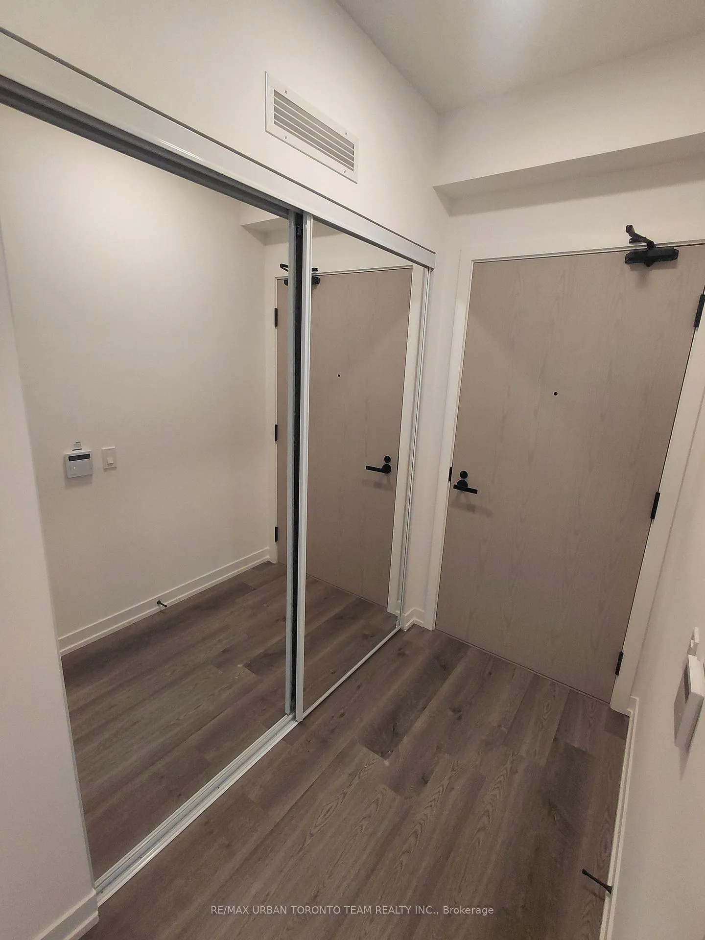Photo 12 of Unit 512, 8 Interchange Way, Vaughan, Vaughan Corporate Centre — HOMEH