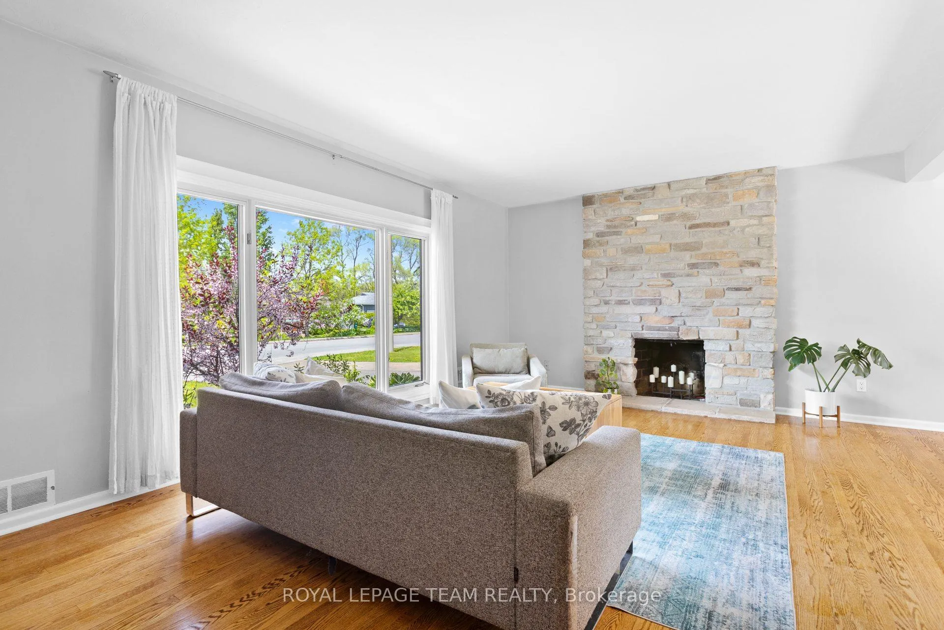 Photo 6 of 1812 Kerr Avenue, Ottawa, McKellar Heights/Glabar Park — HOMEH