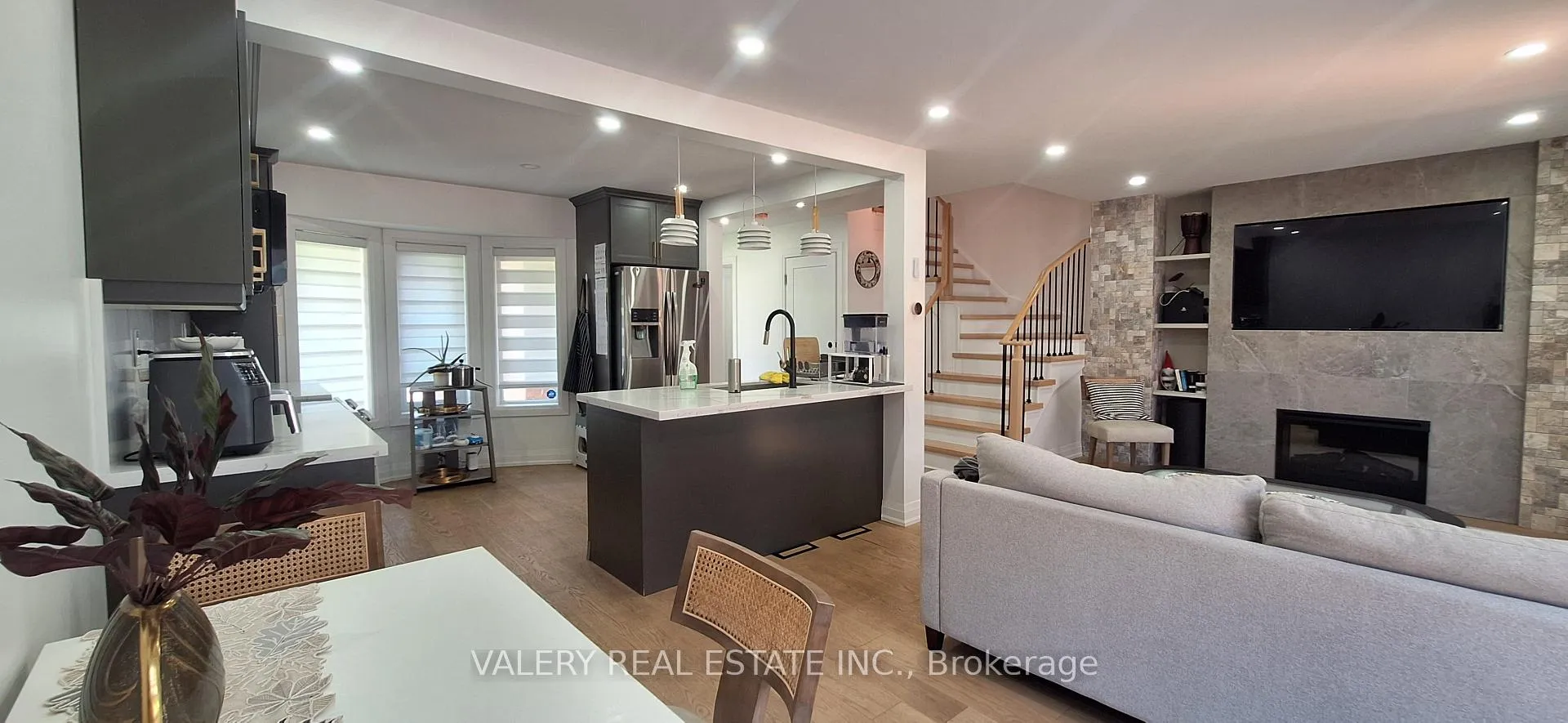 Photo 2 of Unit 1, 68 Mullis Crescent, Brampton, Fletcher's West — HOMEH